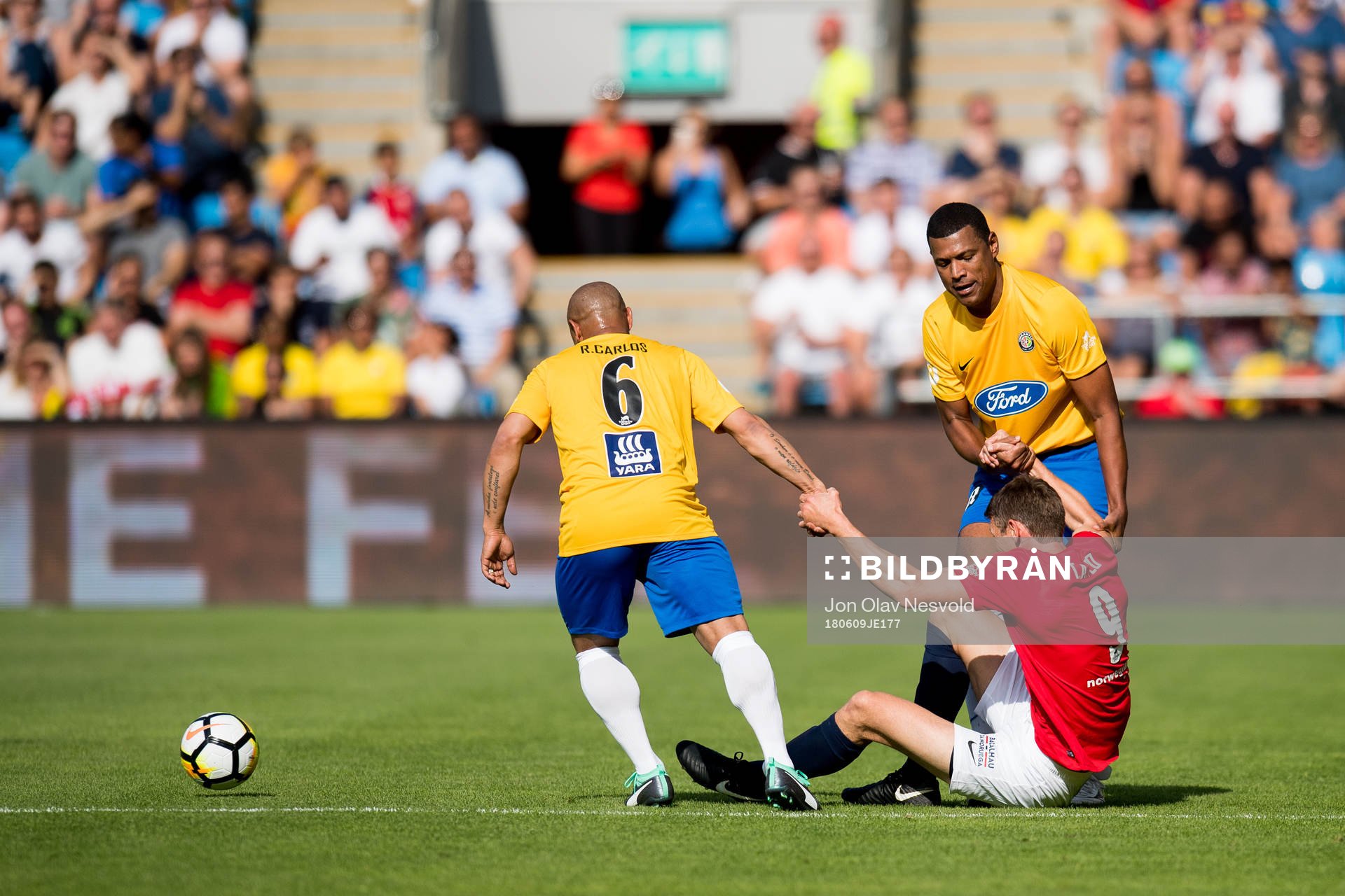 Roberto Carlos of Brazil and Tore André Flo of Norway