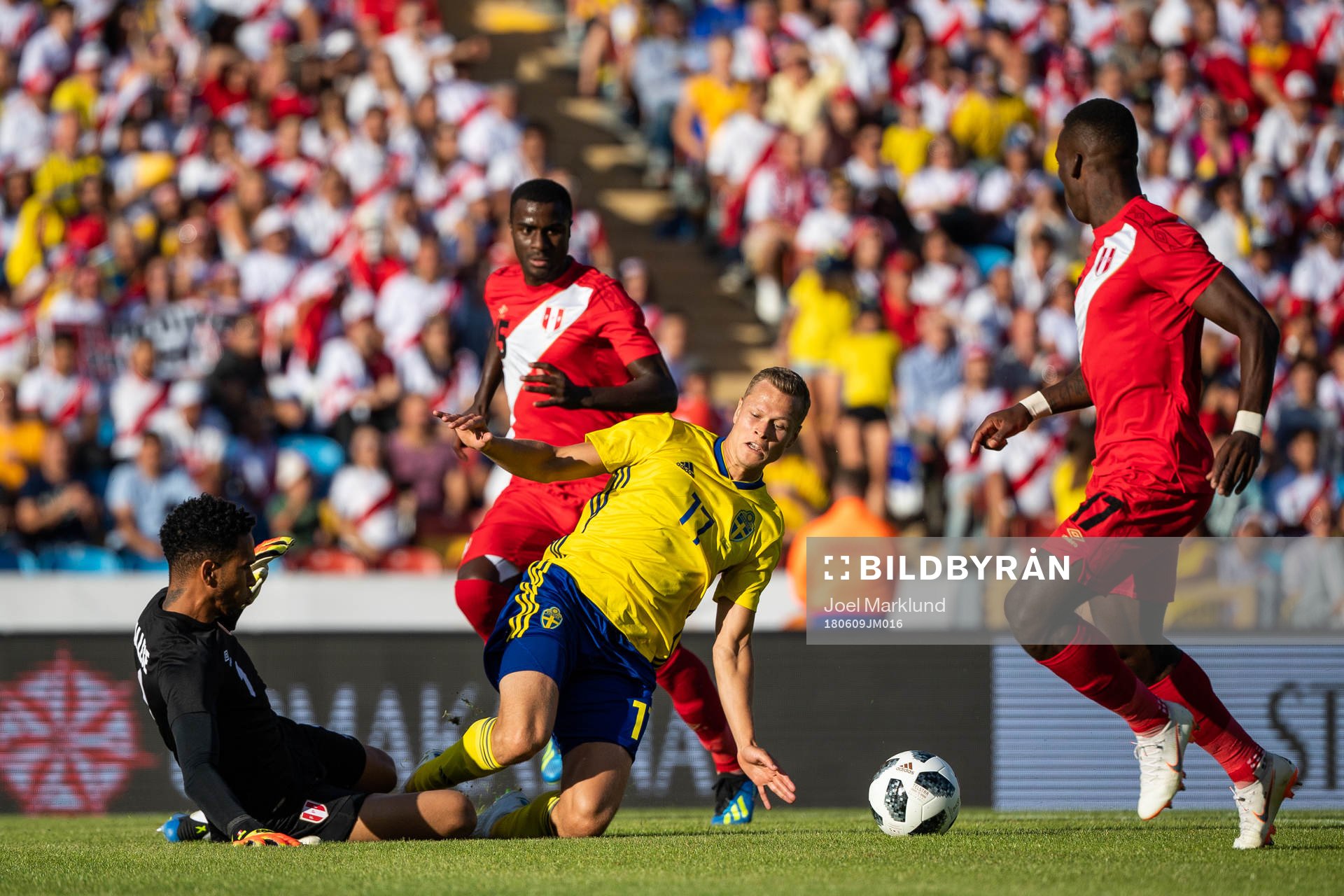 Viktor Claesson of Sweden and goalkeeper Pedro Gallese of