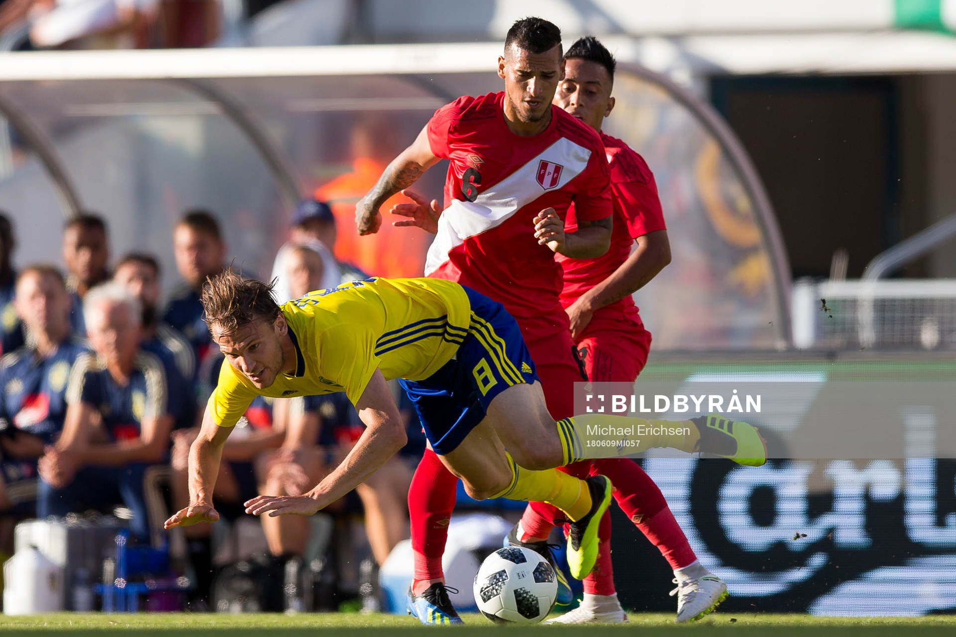 Albin Ekdal of Sweden and Miguel Trauco of Peru