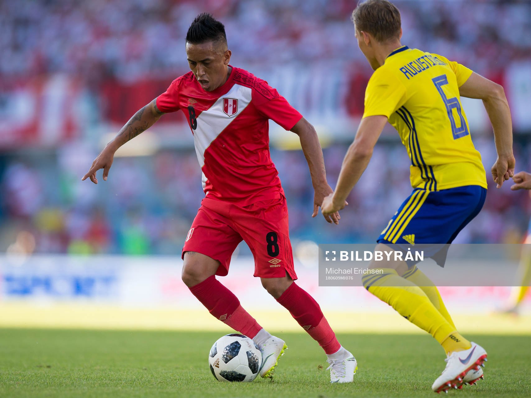Christian Cueva of Peru and Ludwig Augustinsson of Sweden