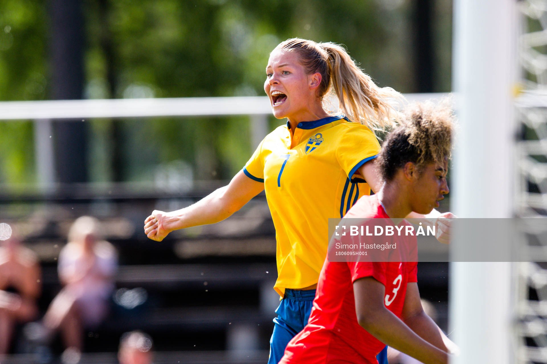 Sveriges Nina Jakobsson jublar