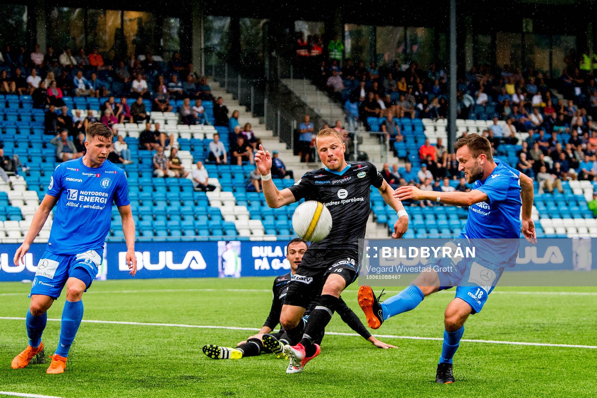 Tapio Heikkilä of Sandnes Ulf and Josh Robson of Notodden