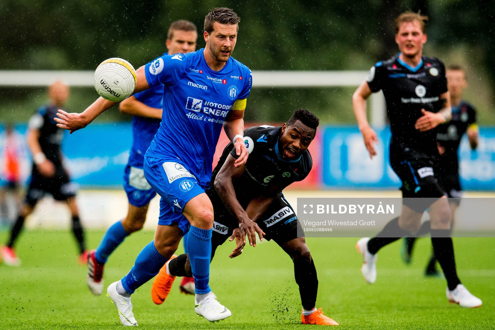 Steffen Jenssen of Notodden and Kachi of Sandnes Ulf