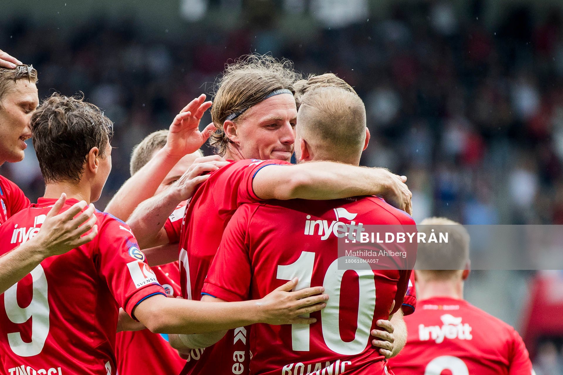 Helsingborgs Carl Johansson jublar med Darijan Bojanic