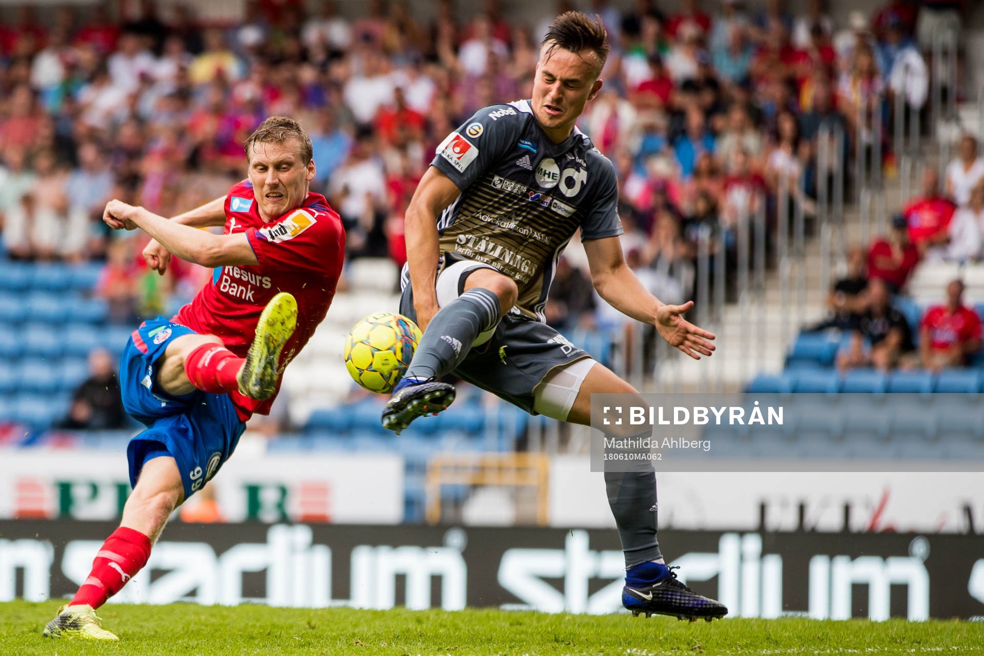 Helsingborgs Andri Runar Bjarnasons skott täcks av