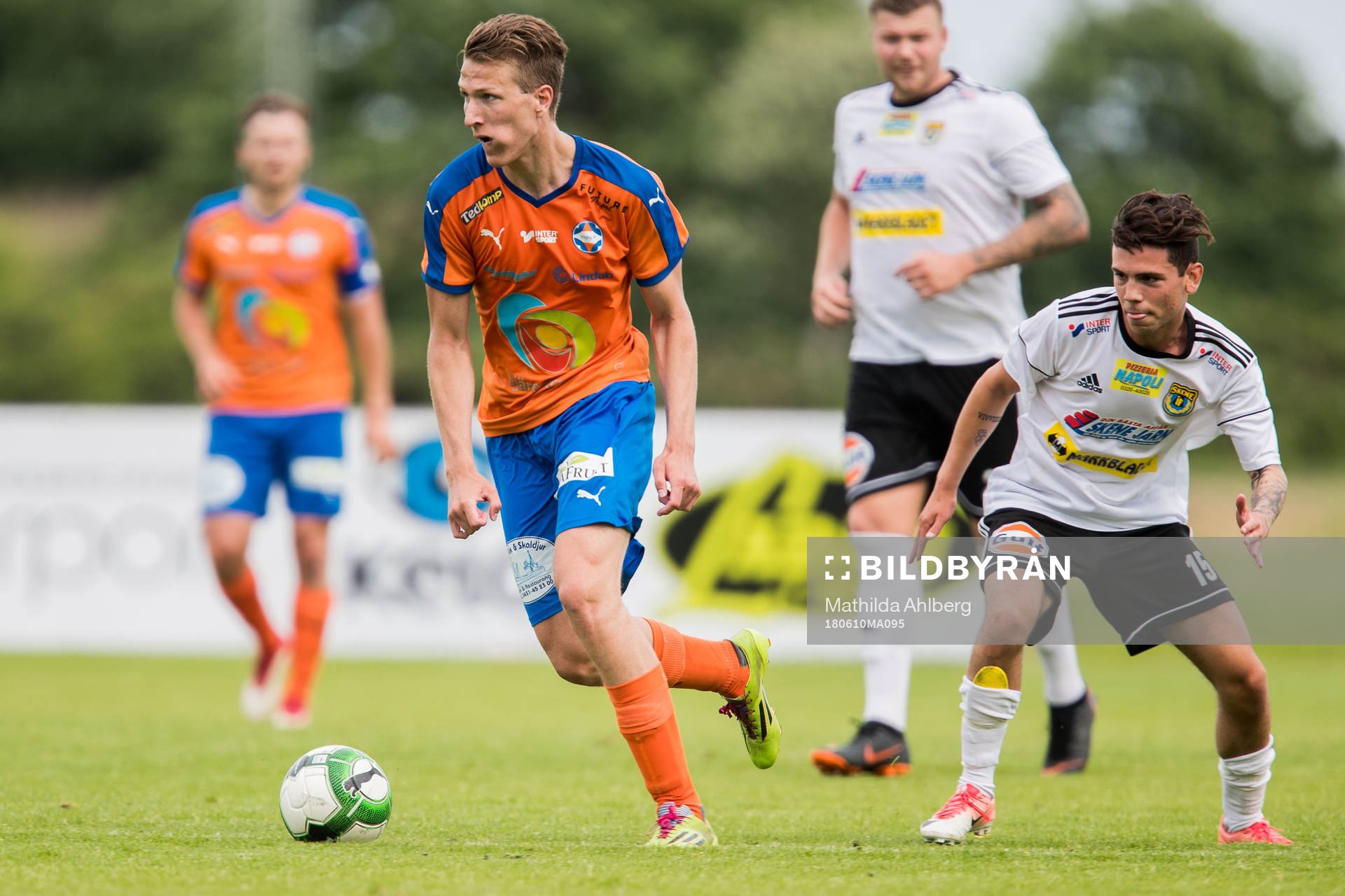 Vejbys Stephan Olsson under fotbollsmatchen i Division 3 mellan Vejby och Skene den 10 juni 2018 i Ängelholm.