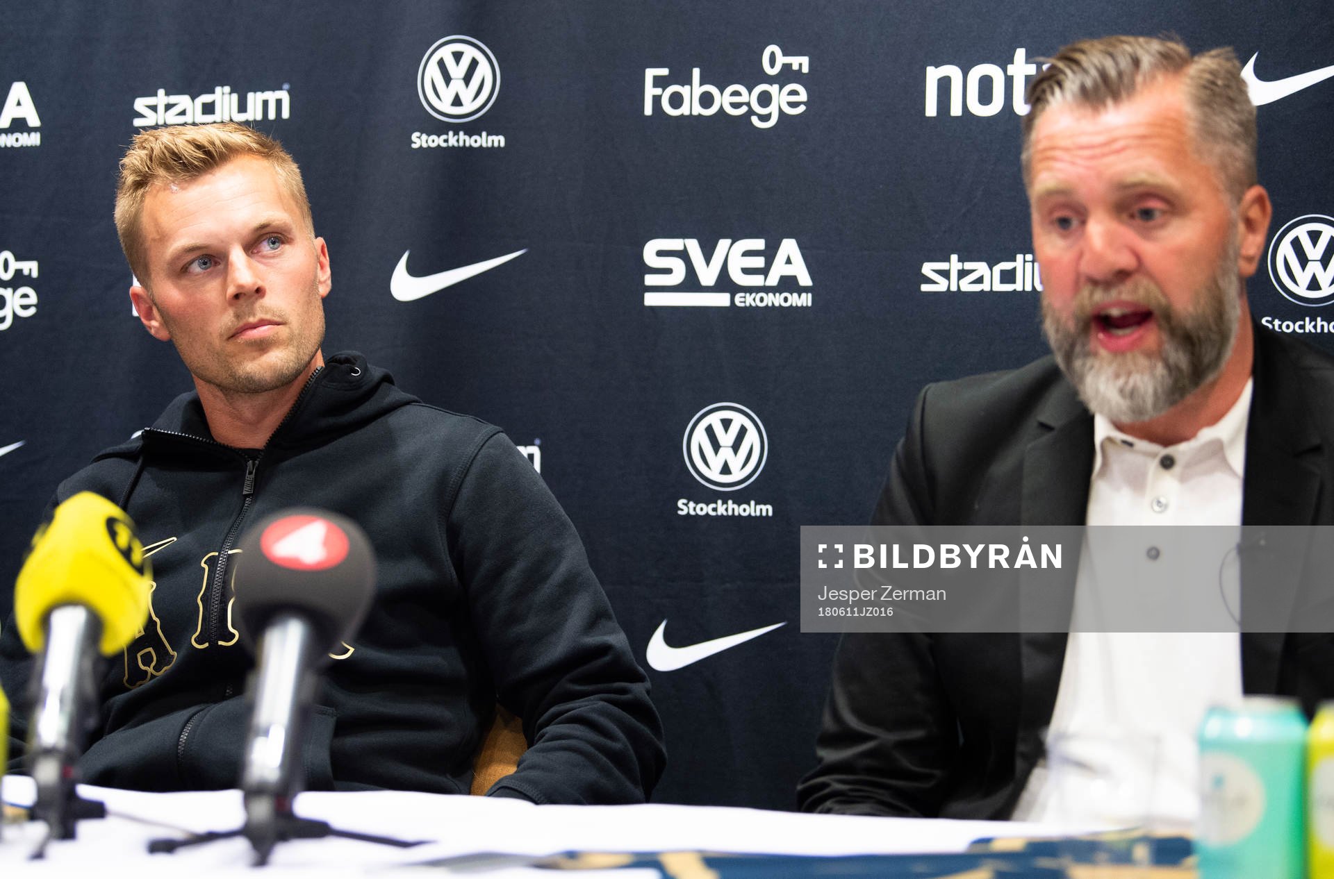 s Sebastian Larsson och sportchef Björn Wesström