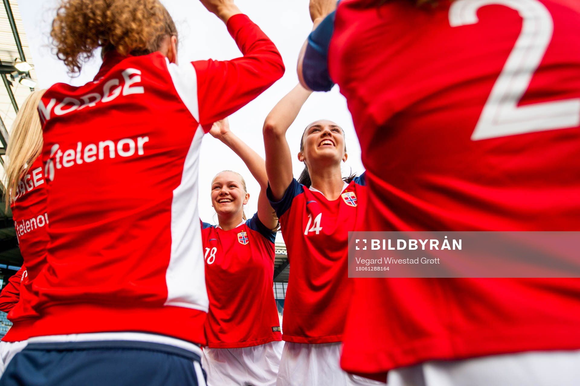 Frida Leonhardsen Maanum and Ingrid Syrstad Engen of Norway