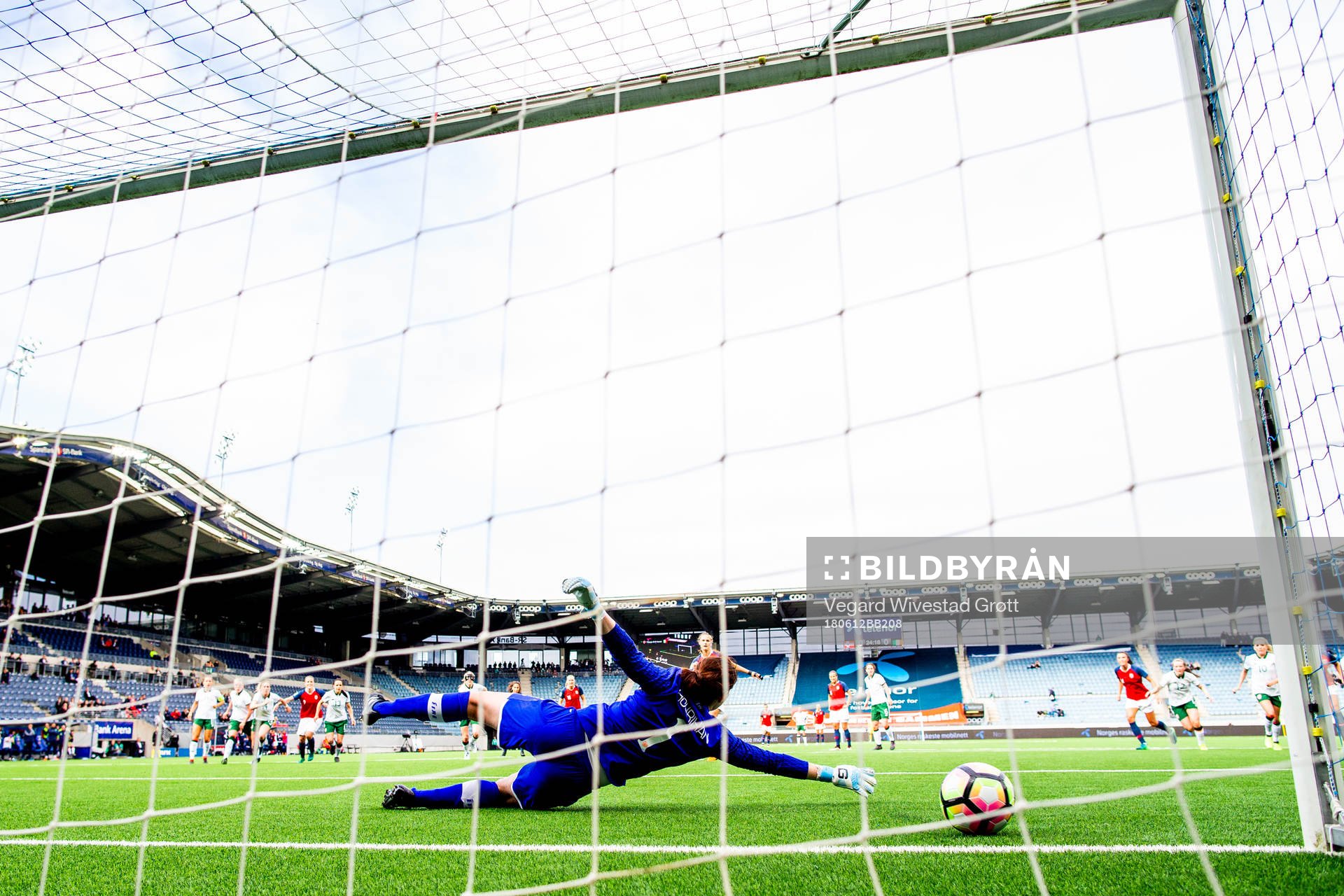 Caroline Graham Hansen of Norway scores 1-0