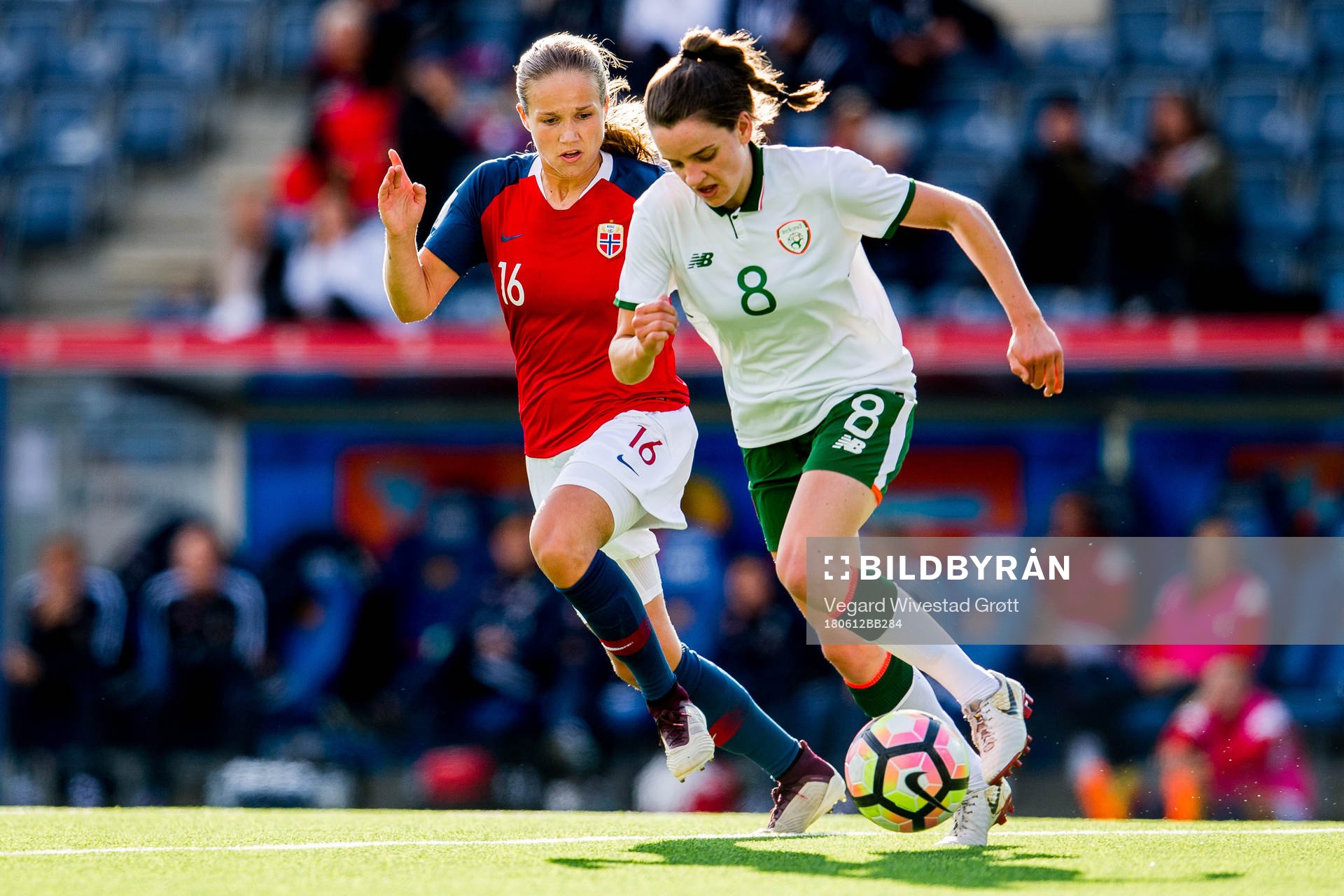 Guro Reiten of Norway and Leanne Kiernan of Ireland