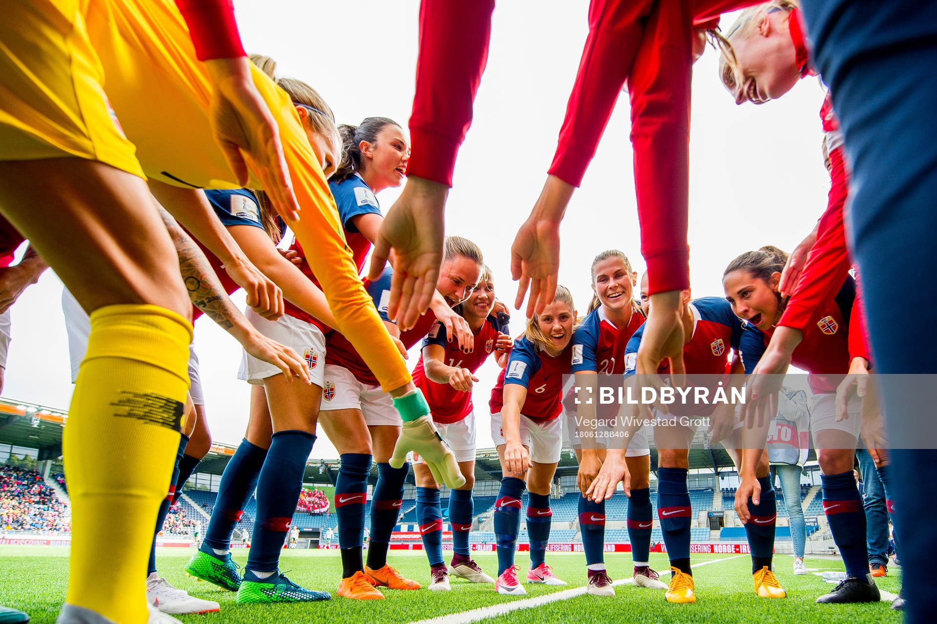 Goalkeeper Ingrid Hjelmseth, Elise Thorsnes, Ingrid Syrstad