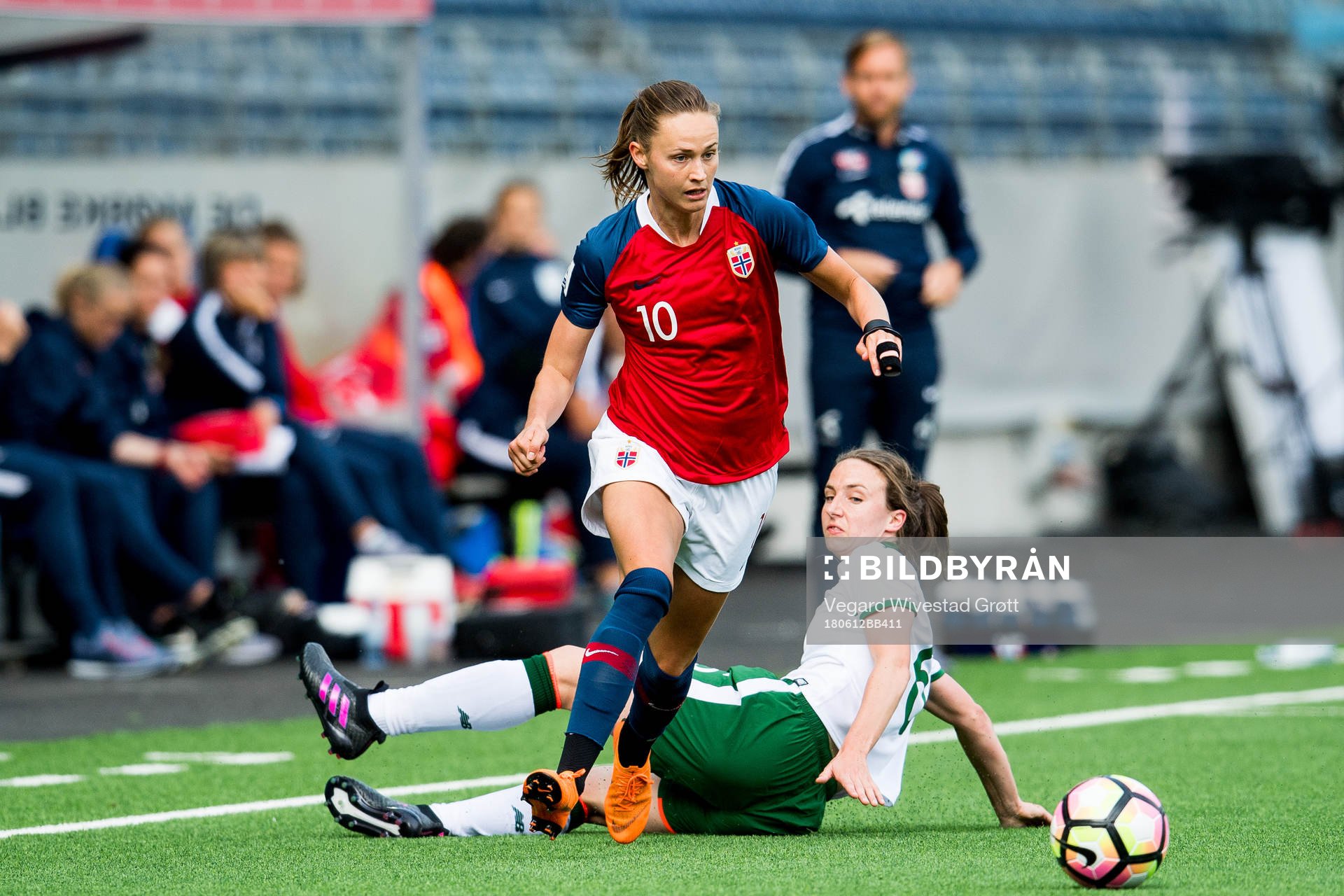 Caroline Graham Hansen of Norway and Karen Duggan of Ireland