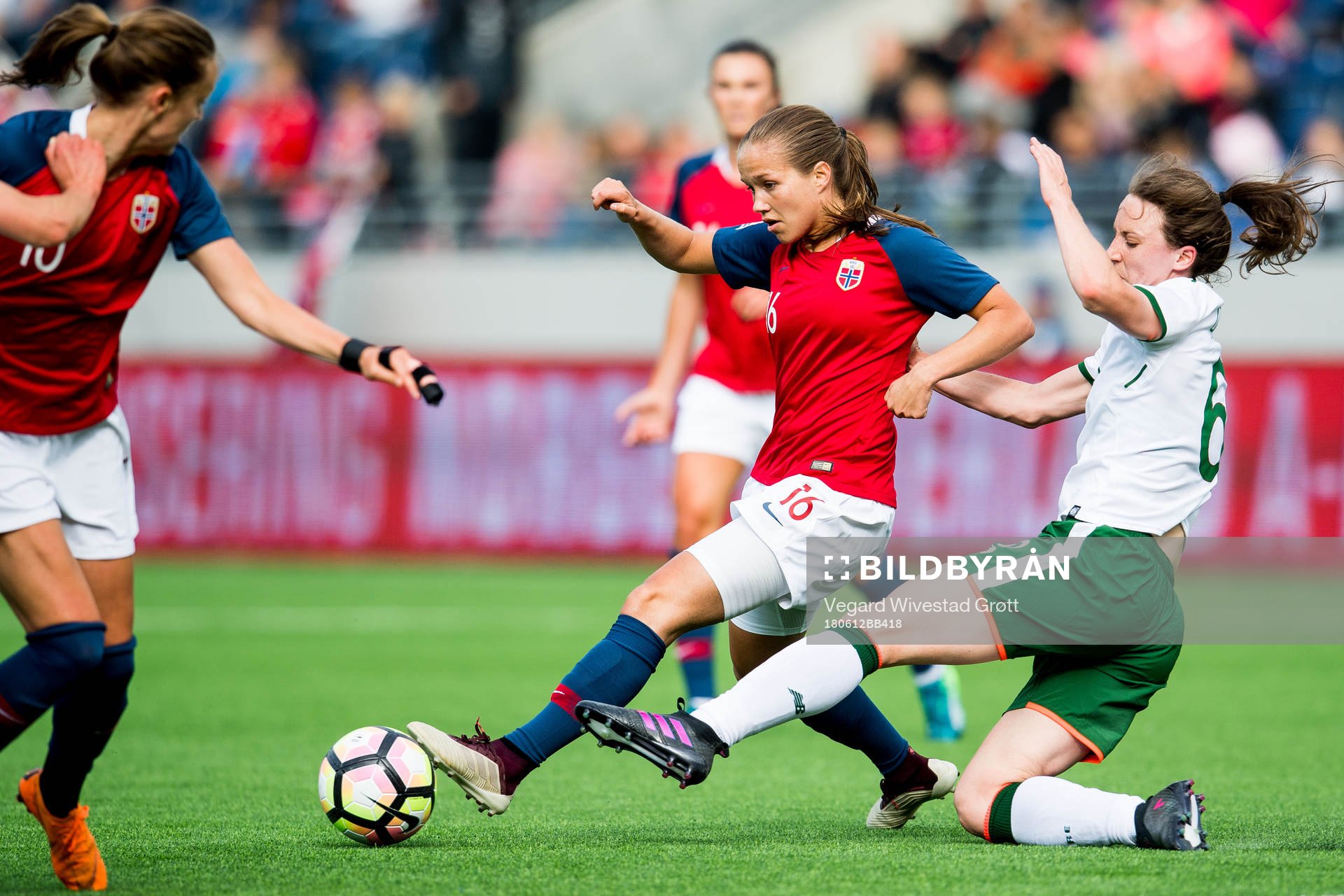 Guro Reiten of Norway and Karen Duggan of Ireland