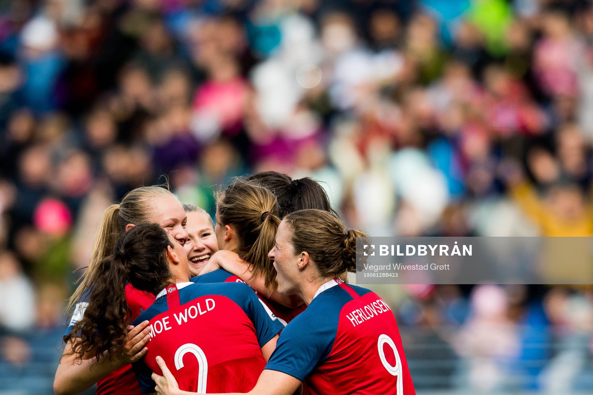 Caroline Graham Hansen of Norway celebrates with Isabell