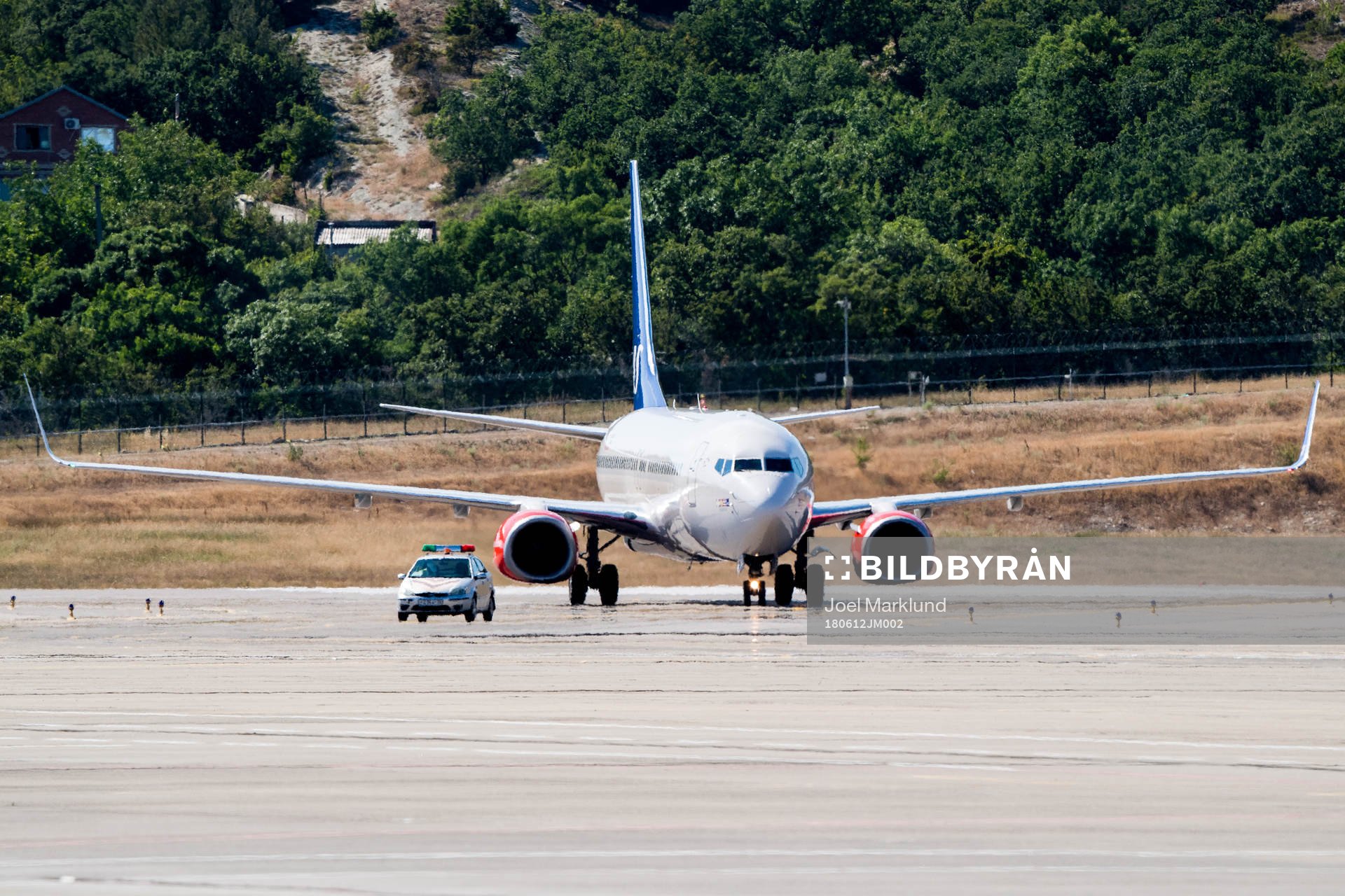 Flight SK7012 with the Swedish football team arrives at