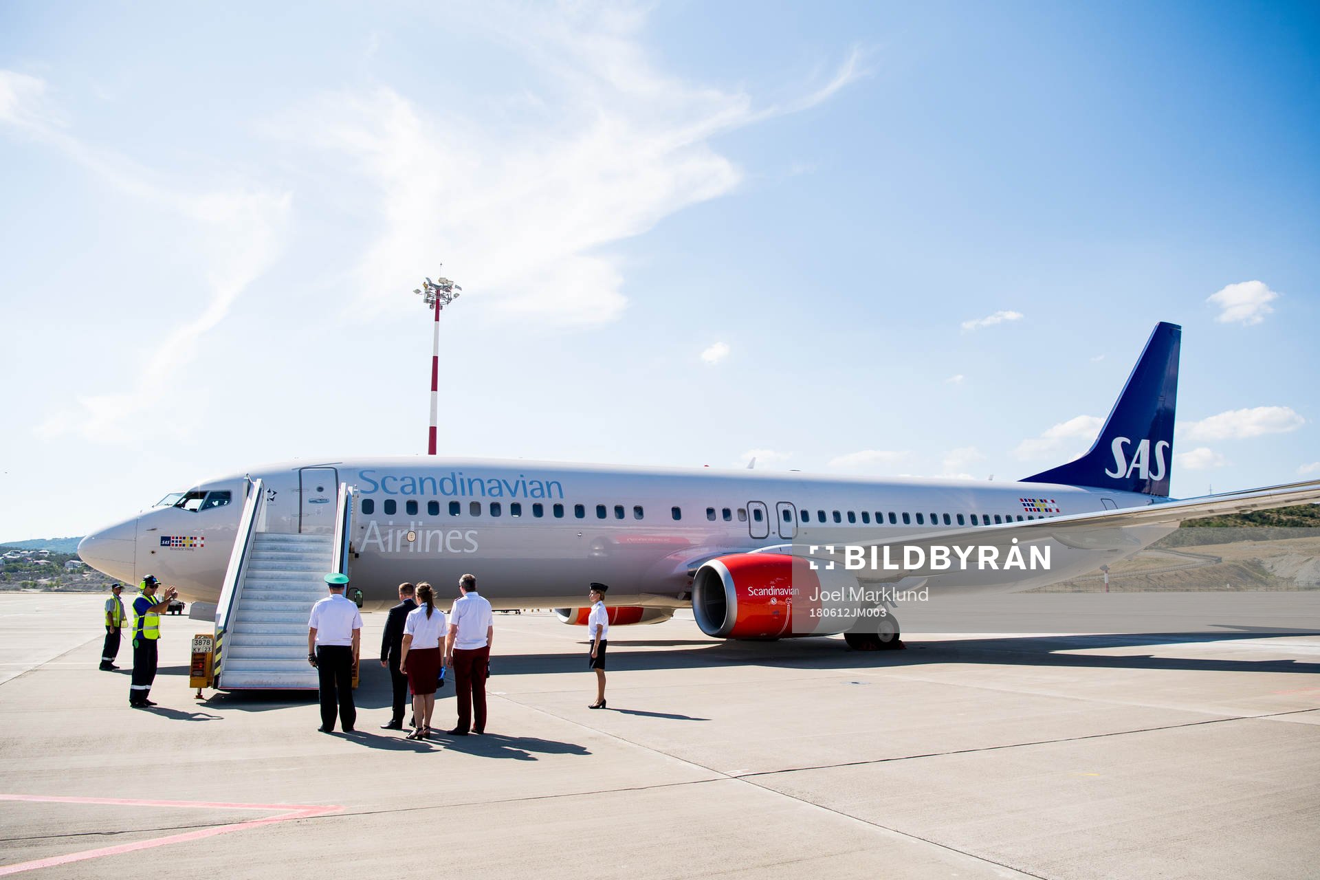 Flight SK7012 with the Swedish football team arrives at