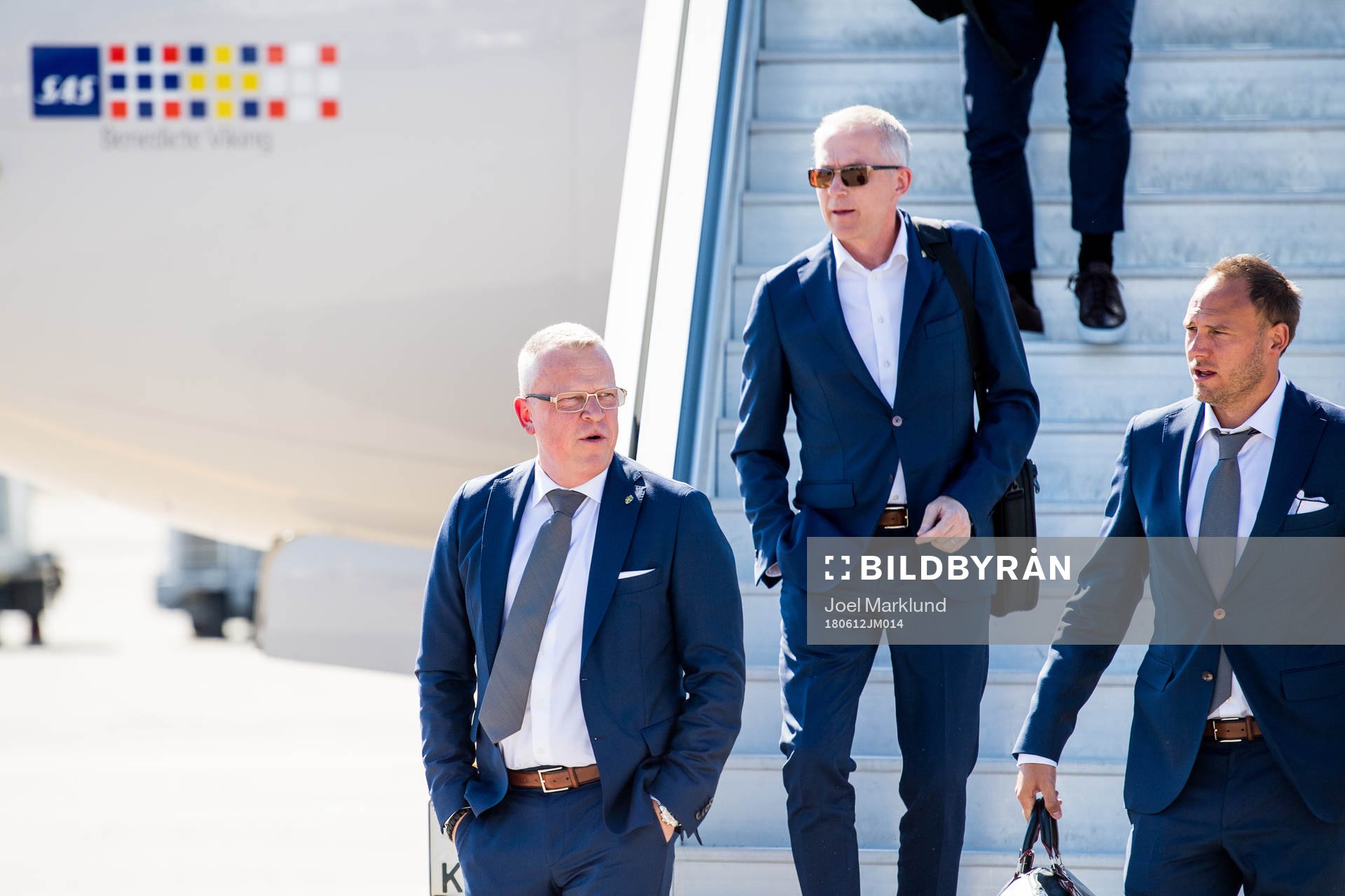 Head coach Janne Andersson and Andreas Granqvist of Sweden