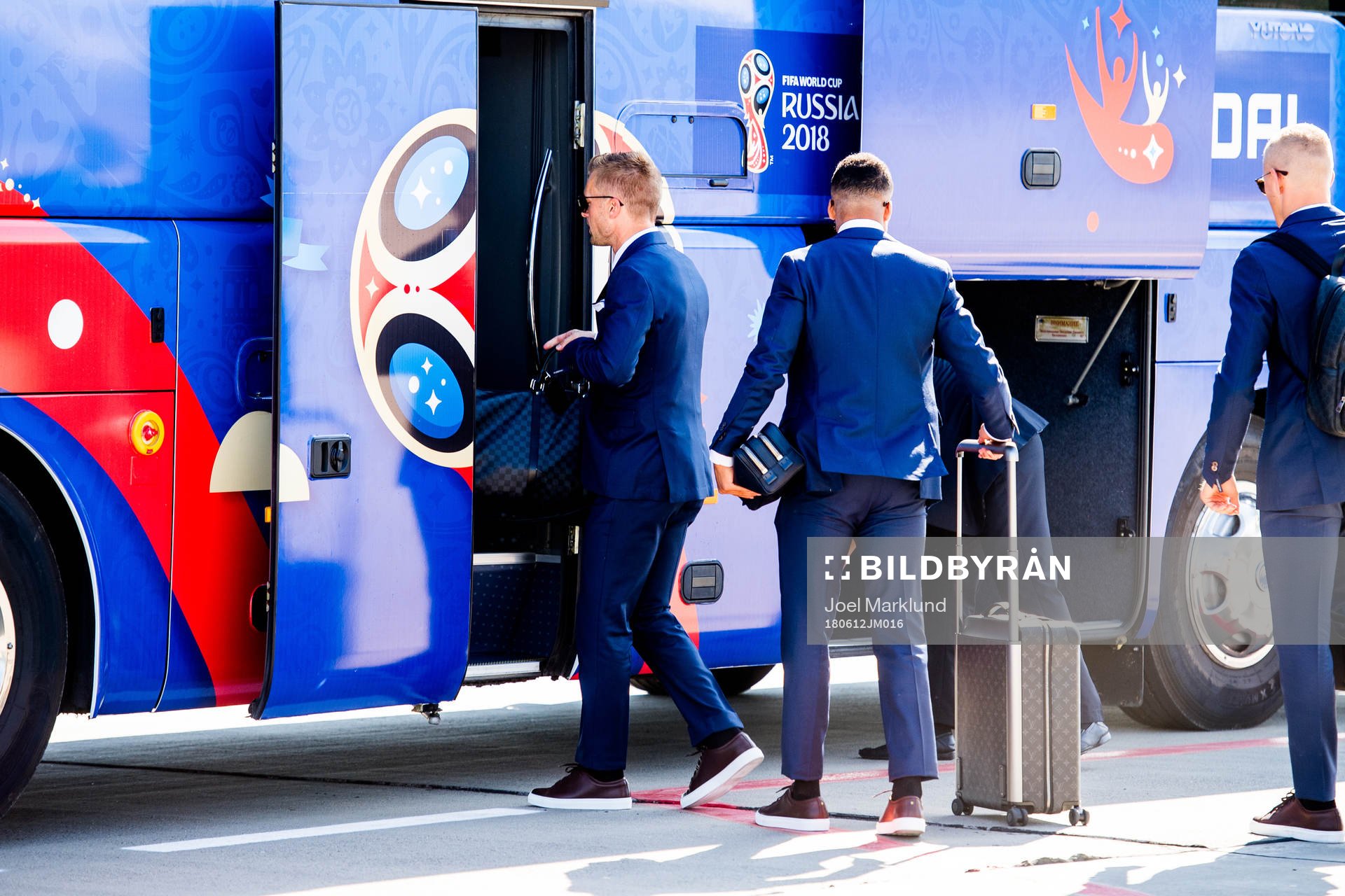 Sebastian Larsson ebarks the bus when the Swedish football