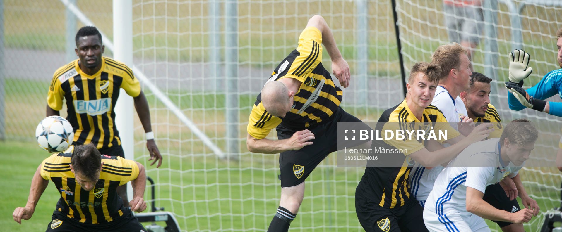 IFK Hässleholms Simon Henningsson i matchen i division 2