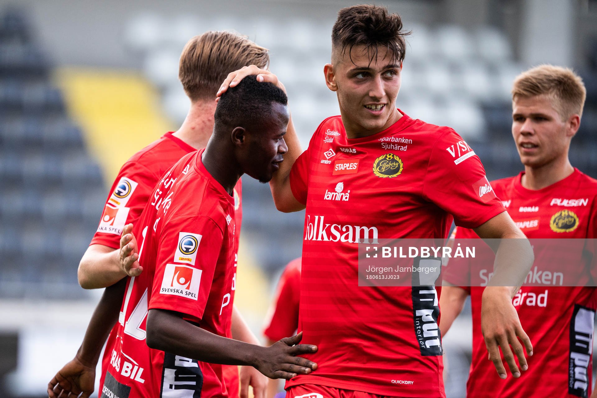 Elfsborgs Prince Isaac Kouame klappas om av Aleksandar Ceganjac efter att gjort 0-2 under fotbollsmatchen i U19 Allsvenskan mellan Häcken och Elfsborg den 13 juni 2018 i Göteborg.