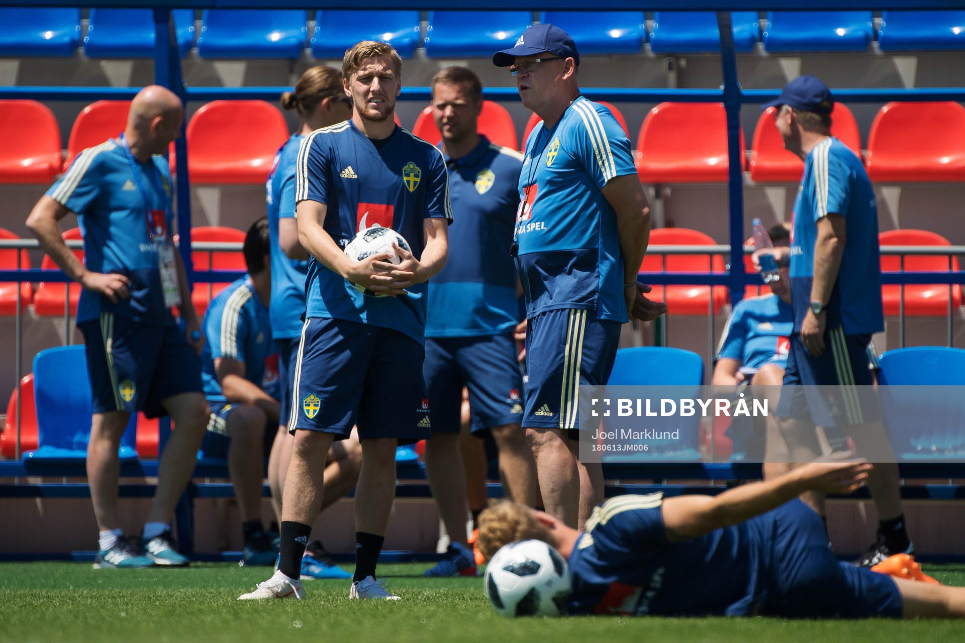 Emil Forsberg in talks with head coach Janne Andersson of