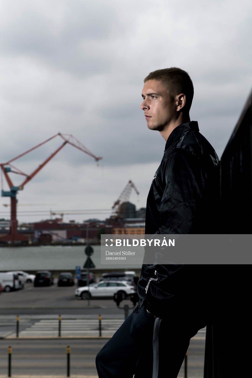Fotbollsspelaren Kristoffer Peterson som spelar i Heracles Almelo i den holländska ligan poserar för ett porträtt den 14 juni 2018 i Göteborg.