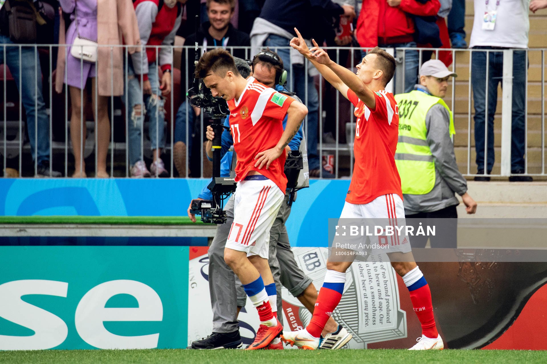 Denis Cheryshev of Russia celebrates with his teammates