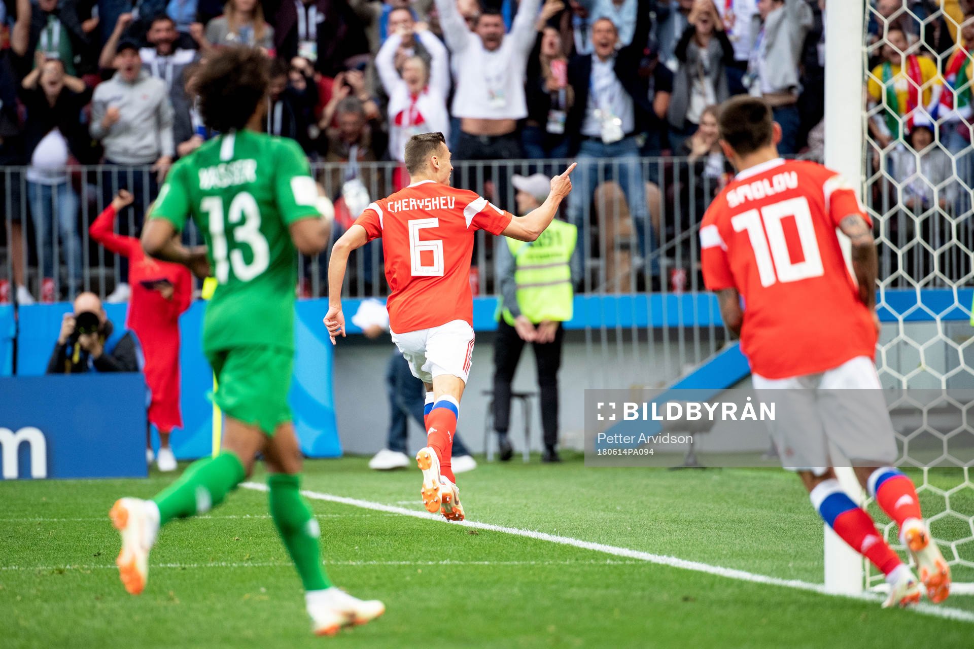 Denis Cheryshev of Russia celebrates