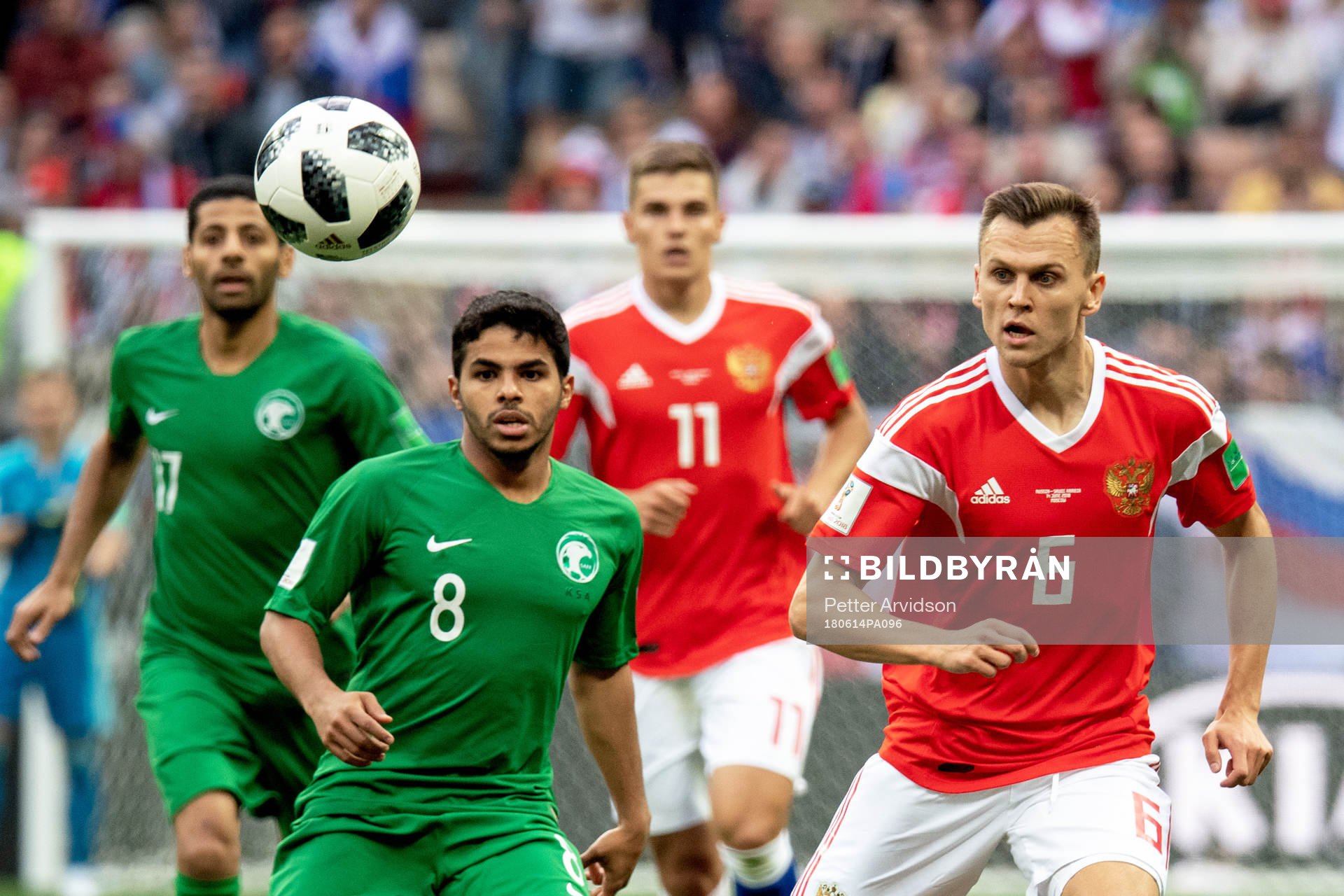 Yahia Alshehri of Saudiarabia and Denis Cheryshev of Russia