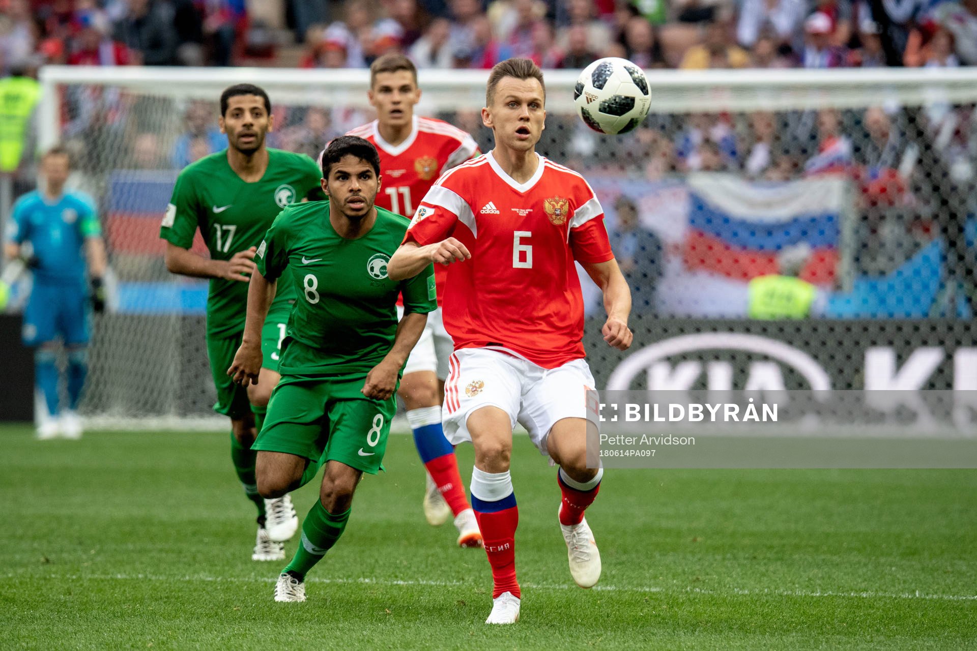 Yahia Alshehri of Saudiarabia and Denis Cheryshev of Russia