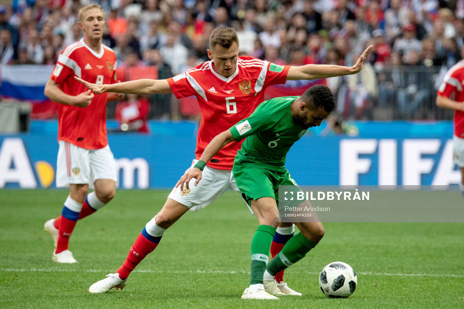 Denis Cheryshev of Russia and Mohammed Alburayk of