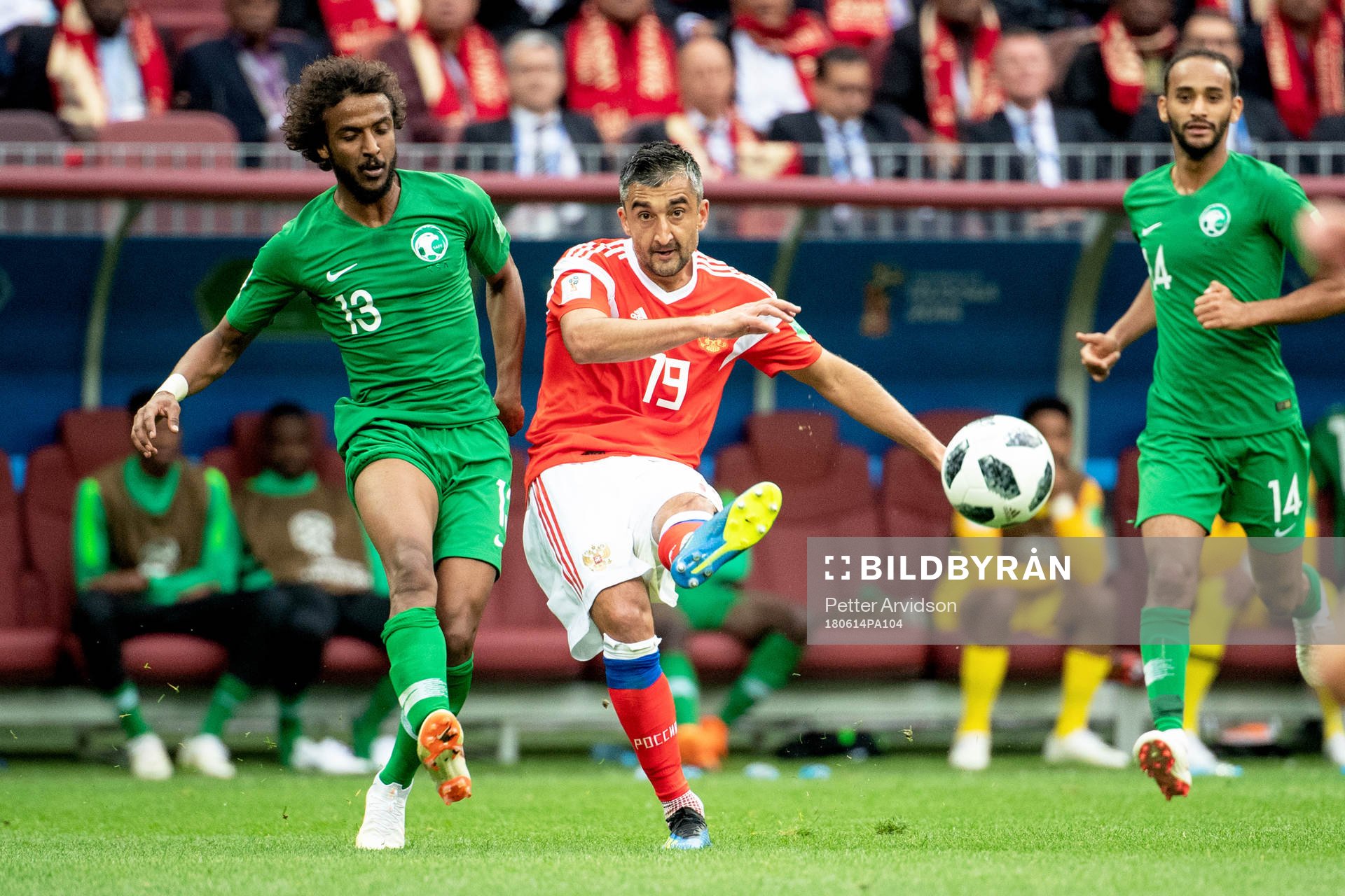 Yasir Alshahrani of Saudiarabia and Alexander Samedov of