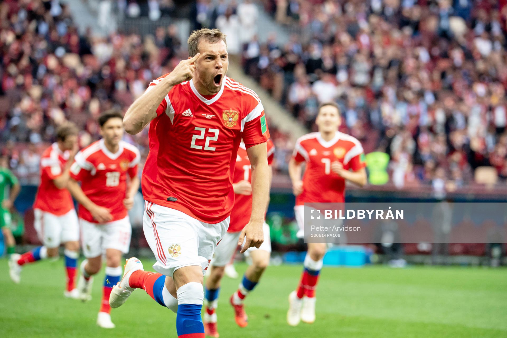 Artem Dzyuba of Russia celebrates