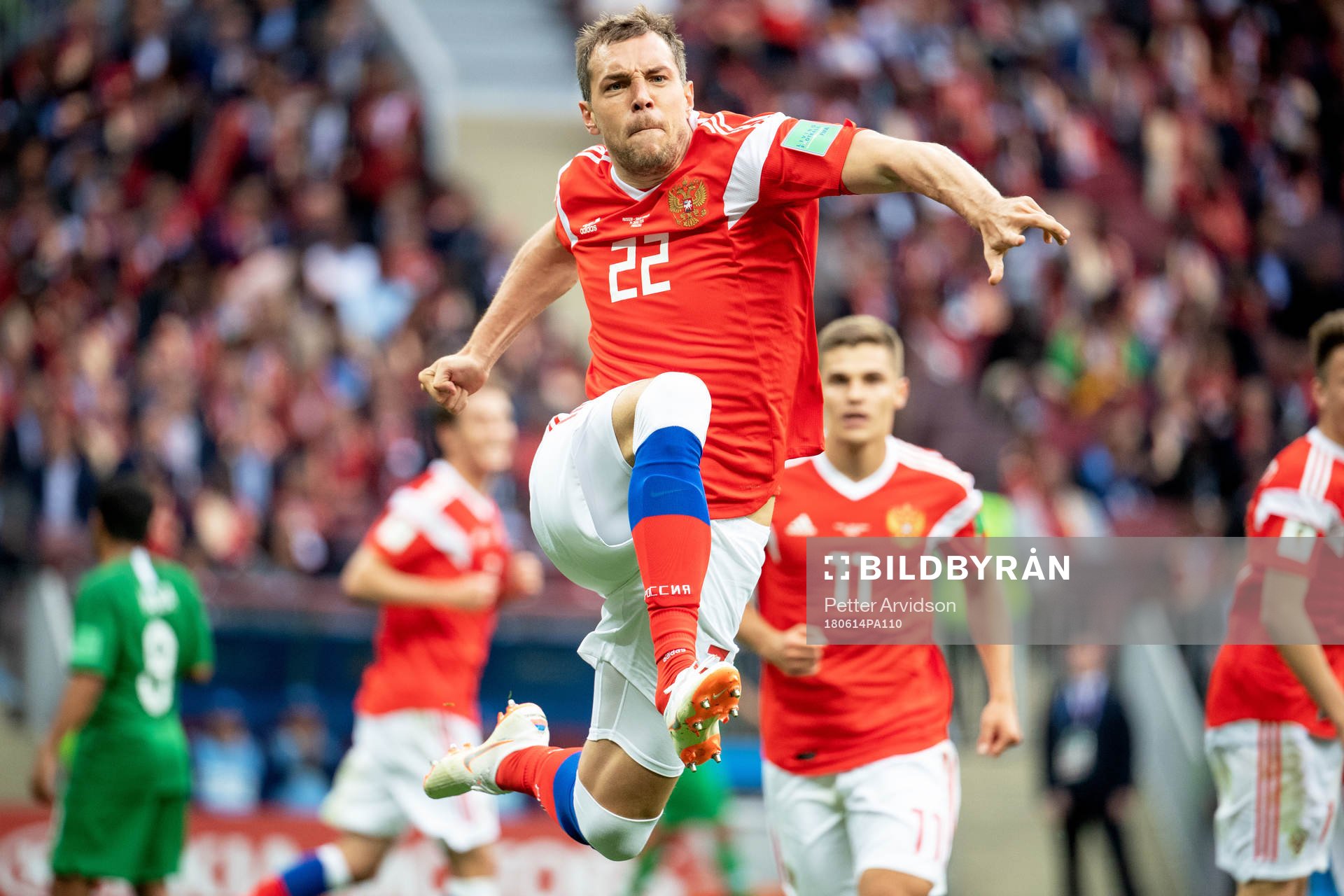 Artem Dzyuba of Russia celebrates