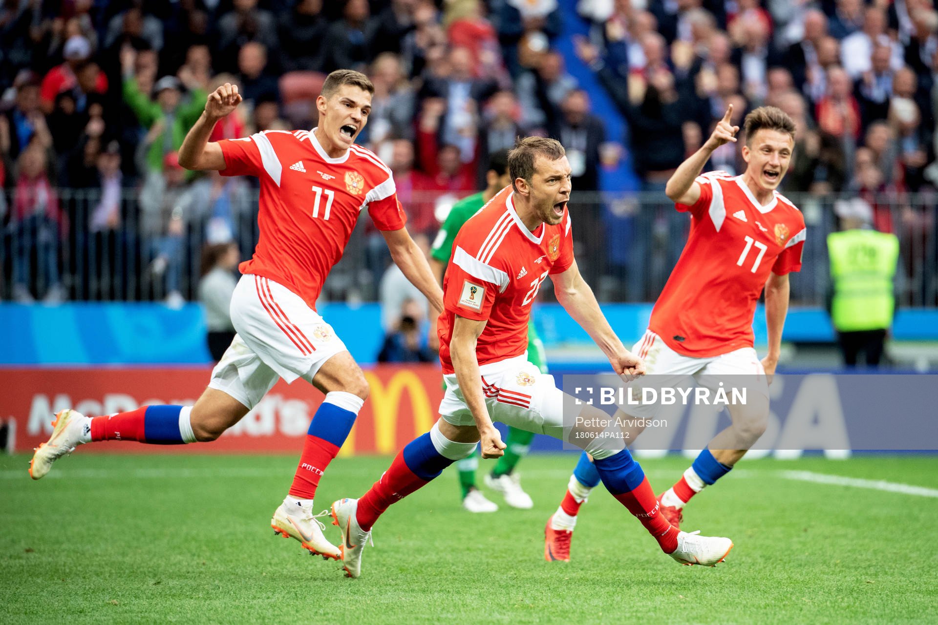 Artem Dzyuba of Russia celebrates