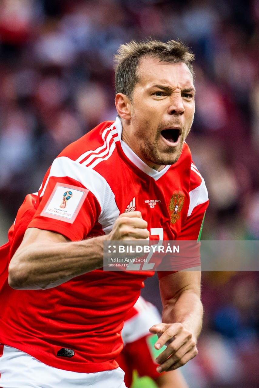 Artem Dzyuba of Russia celebrates