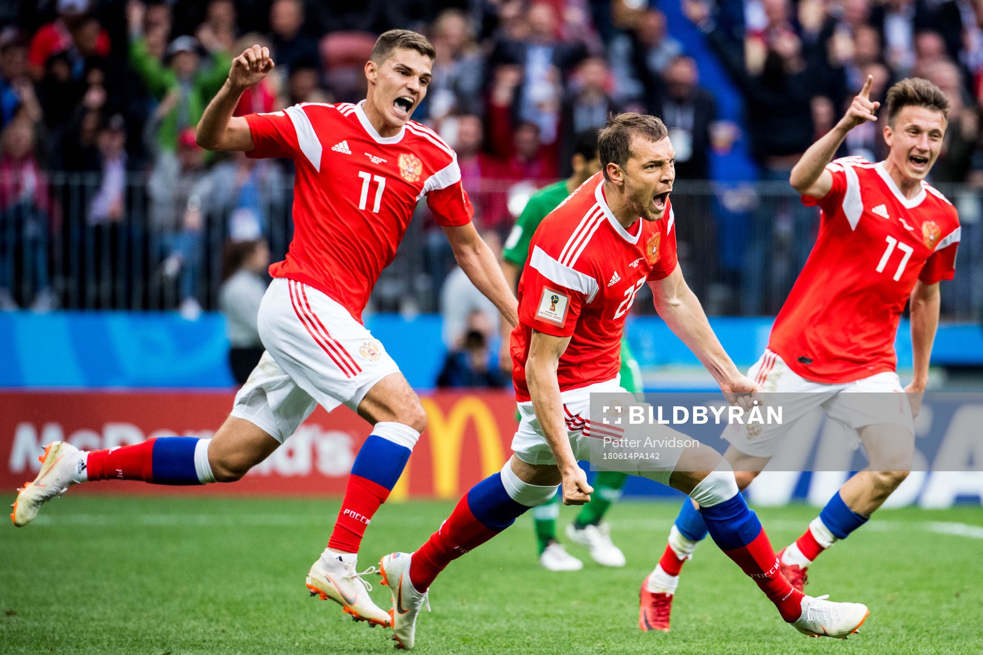 Artem Dzyuba of Russia celebrates