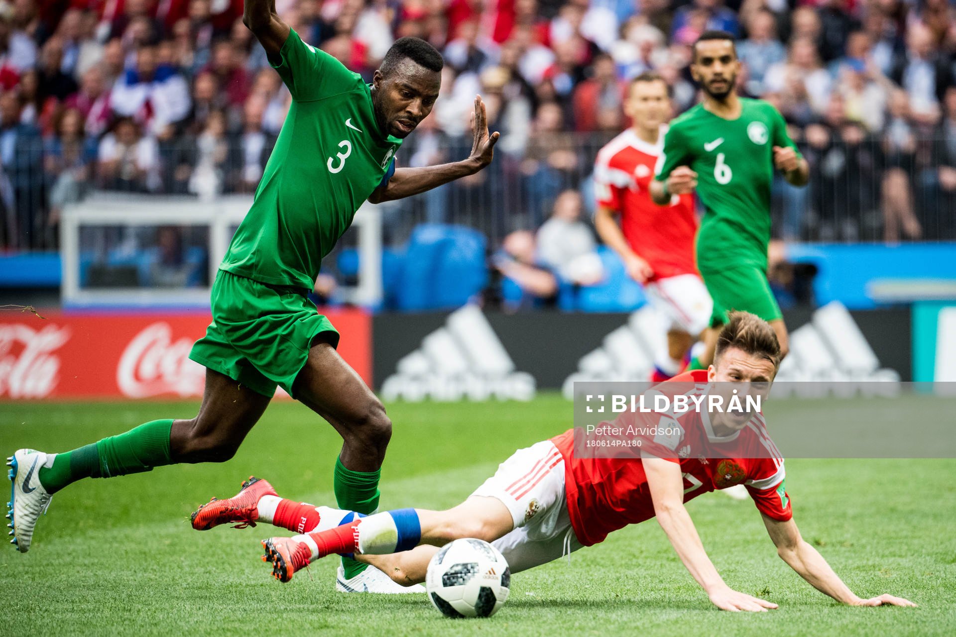 Osama Hawsawi of Saudi Arabia and Aleksandr Golovin of