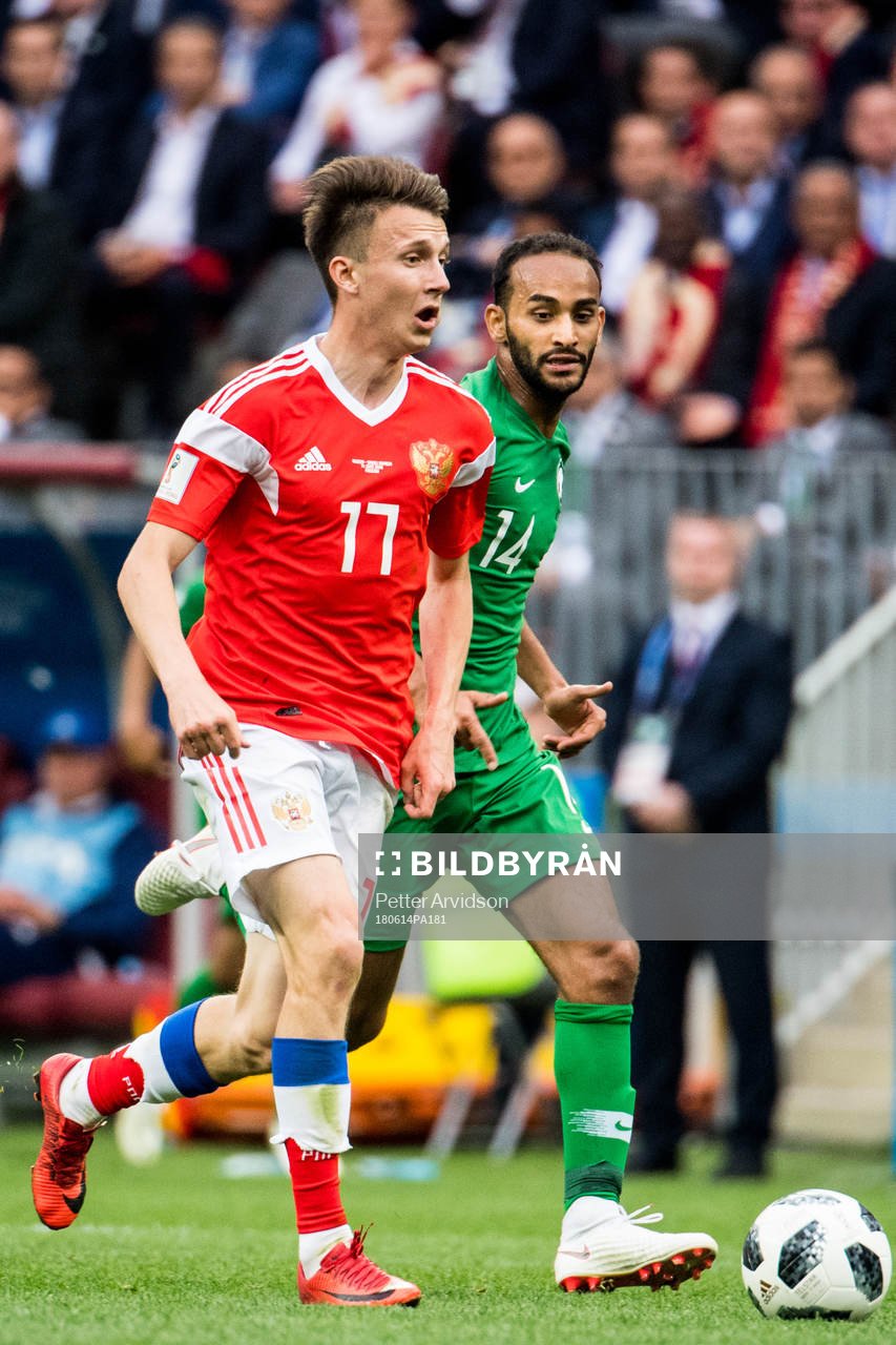 Roman Zobnin of Russia and Abdullah Otayf of Saudi Arabia