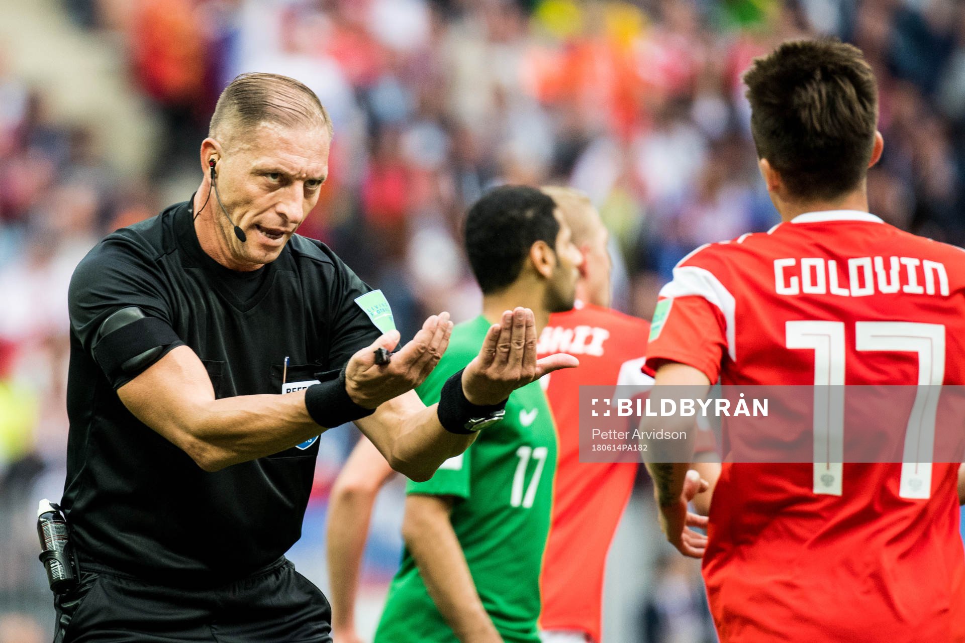 Referee Néstor Pitana