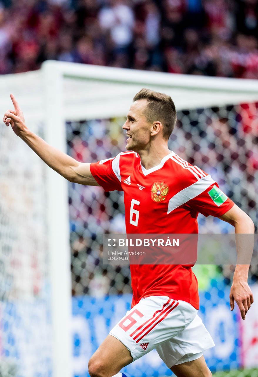 Denis Cheryshev of Russia celebrates