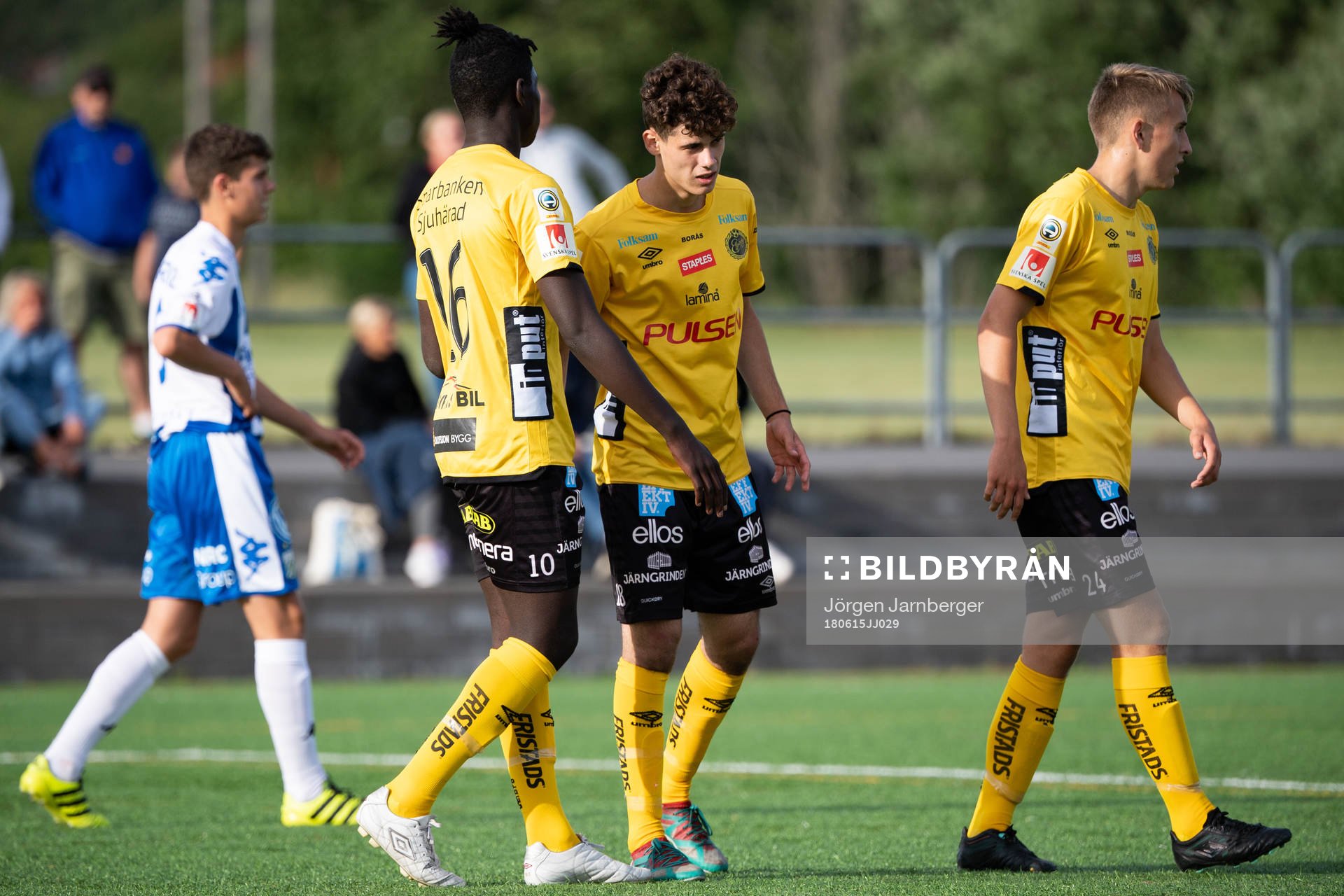 Elfsborgs spelare jublar efter 0-4 där en IFK Göteborgs spelare styrt in bollen i eget mål under fotbollsmatchen i U17 Allsvenskan mellan IFK Göteborg och Elfsborg den 15 juni 2018 i Göteborg.