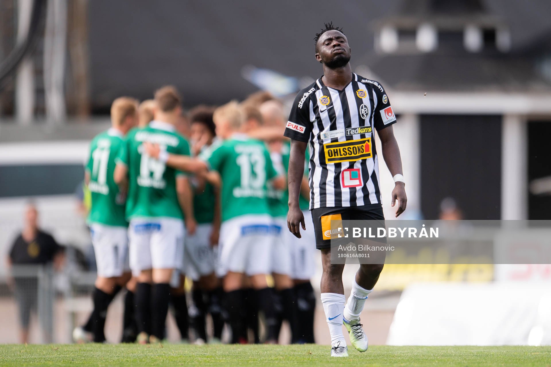 Landskronas Edafe Egbedi deppar medan i bakgrunden Brages