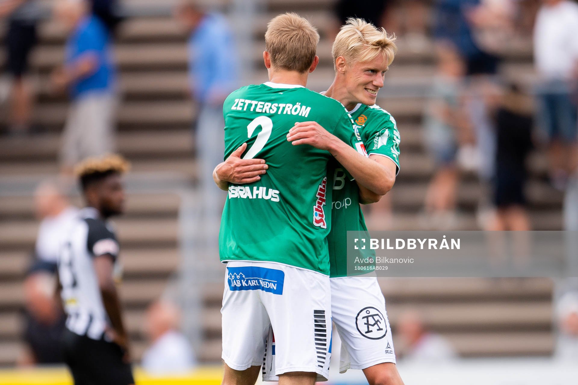 Brages Alexander Zetterström jublar