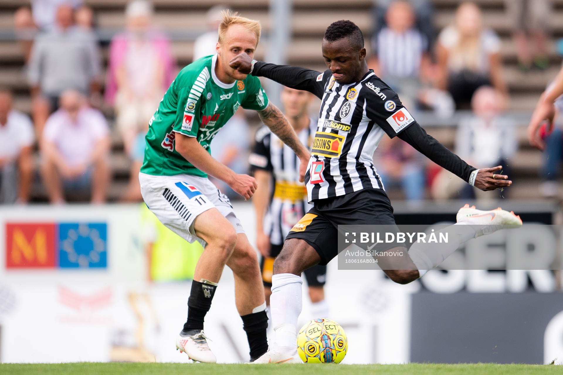 Landskronas Samuel Monday skjuter