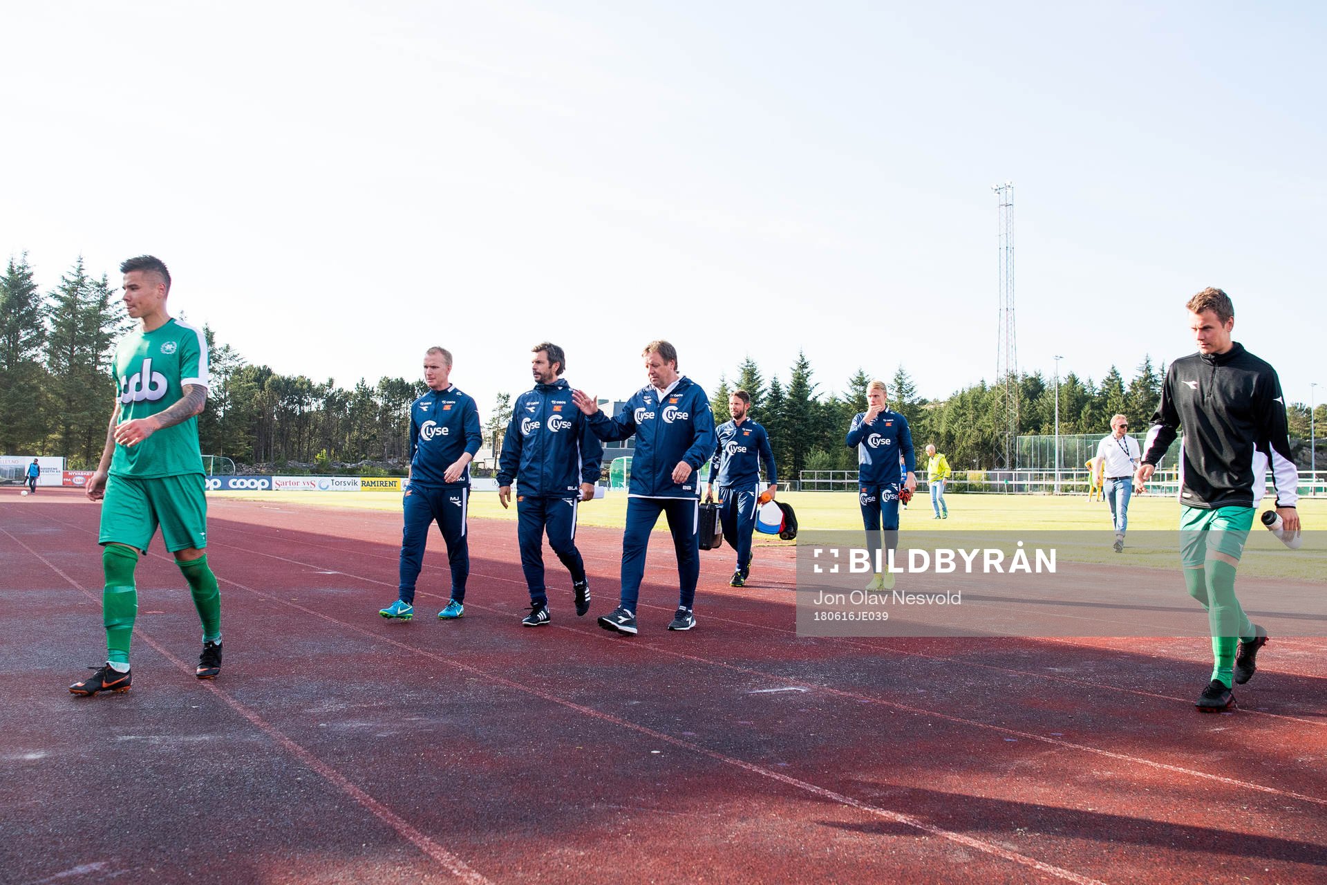 Bjarne Berntsen, head coach of Viking, looks dejected in