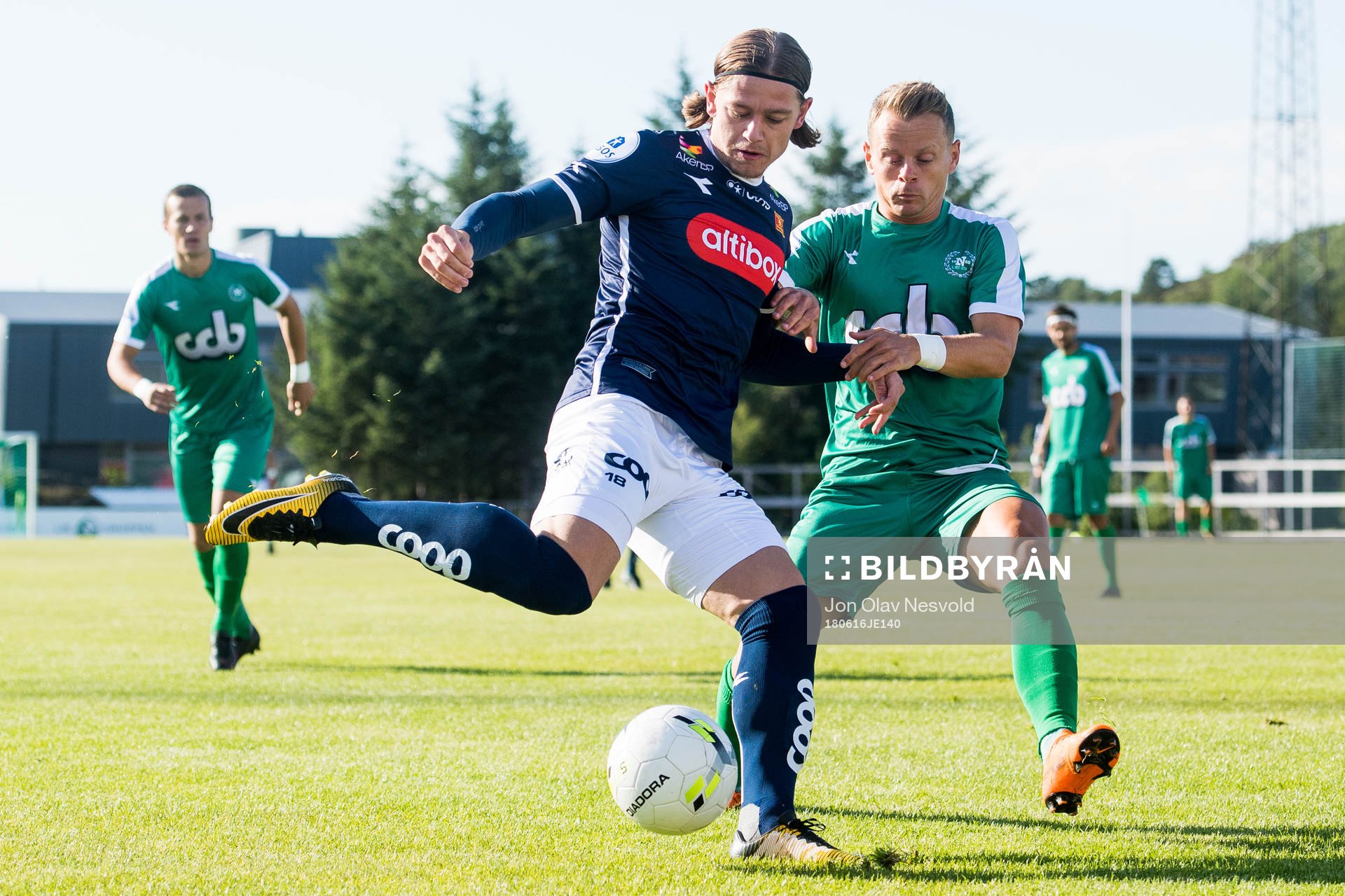 Julian Ryerson of Viking and Petter Havsgård Martinsen of