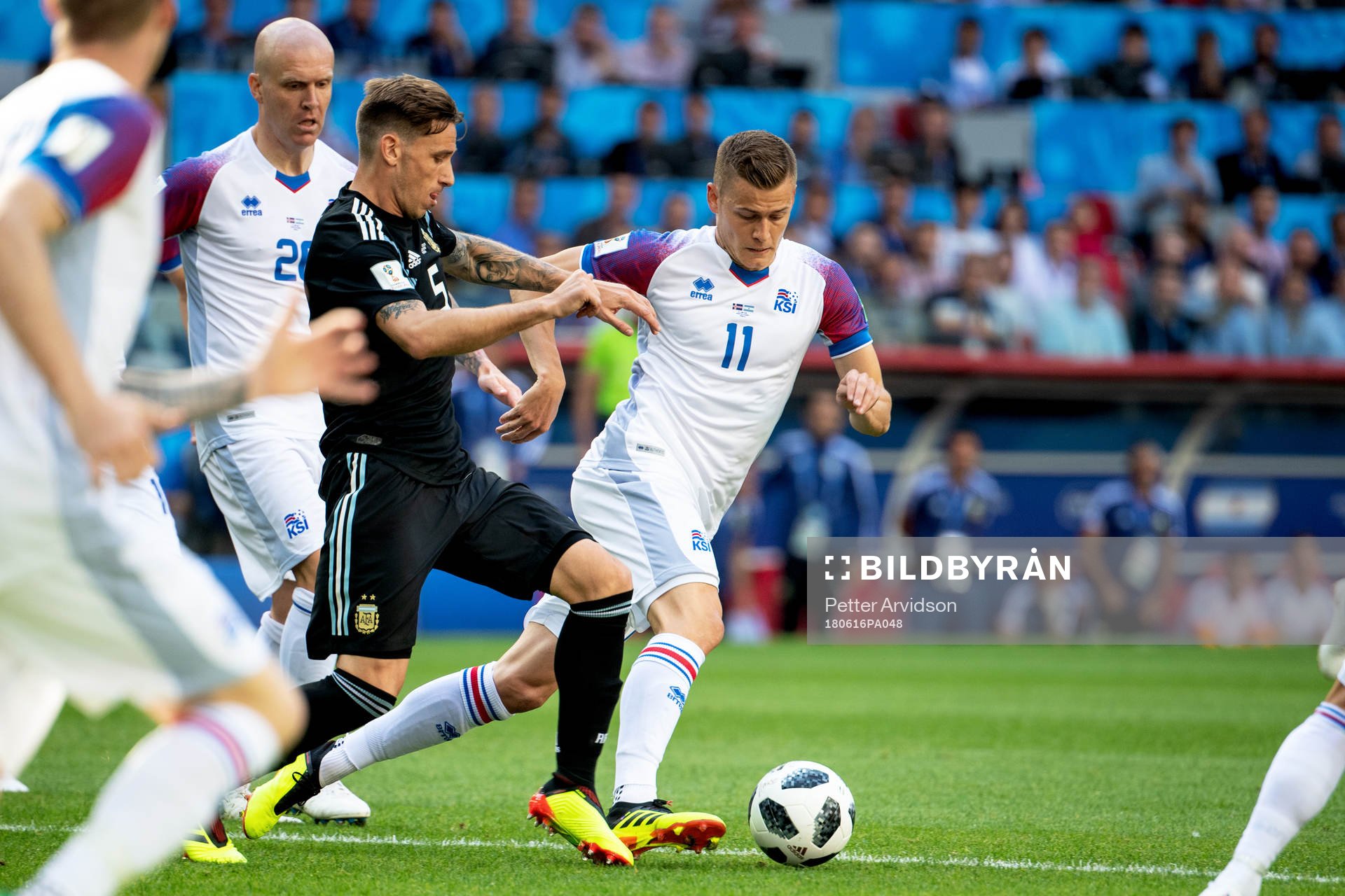 Lucas Biglia of Argentina and Alfred Finnbogason of Iceland