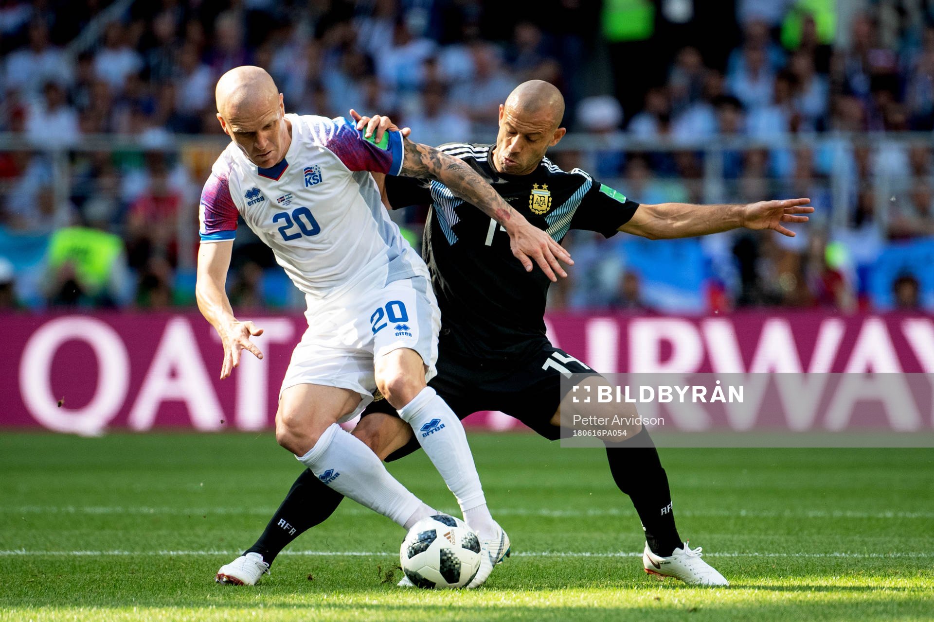 Emil Hallfredsson of Iceland and Javier Mascherano of Argentina during the FIFA World Cup group stage match between Argentina and Iceland on June 16, 2018 in Moscow.