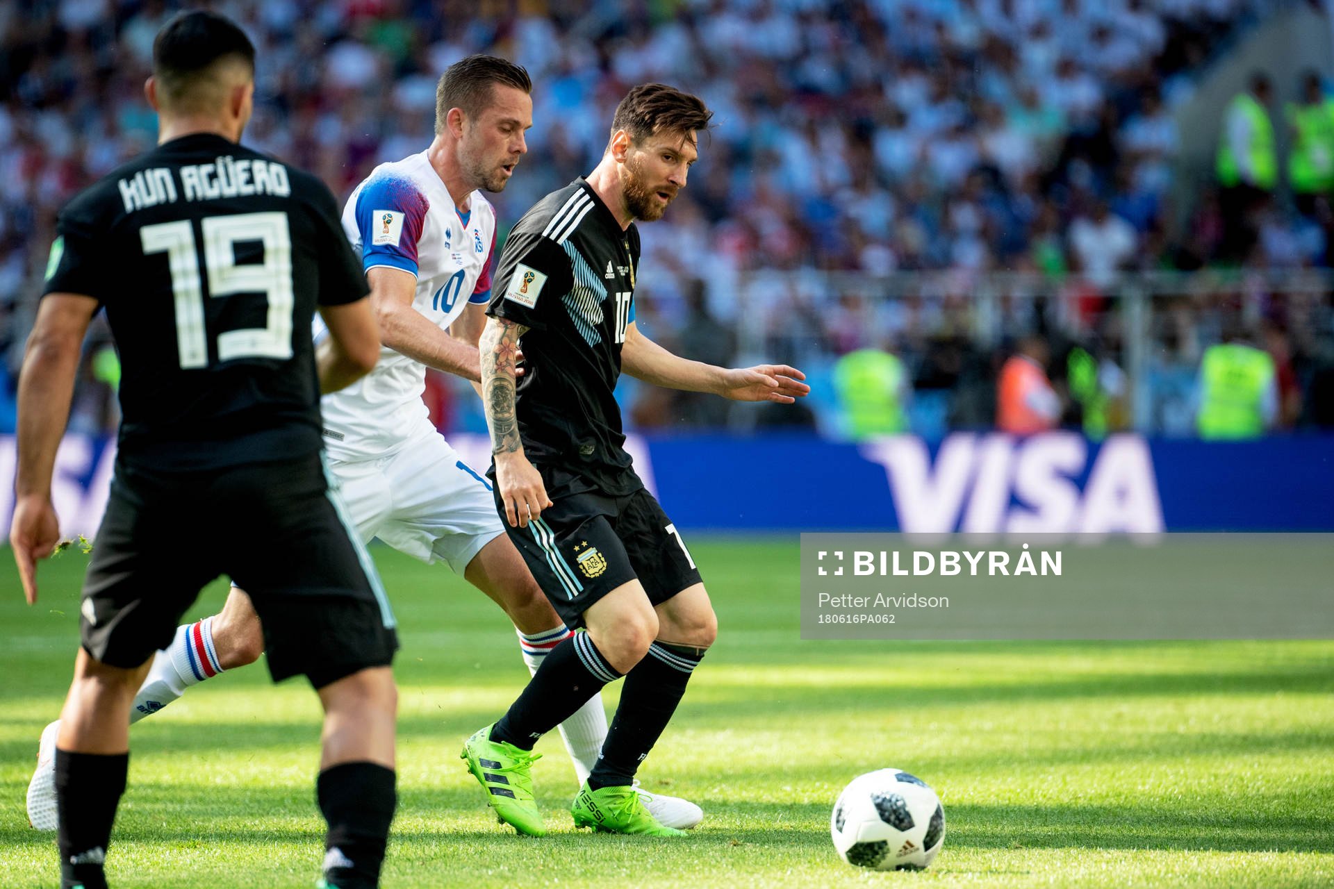 Gylfi Sigurdsson of Iceland and Lionel Messi of Argentina during the FIFA World Cup group stage match between Argentina and Iceland on June 16, 2018 in Moscow.